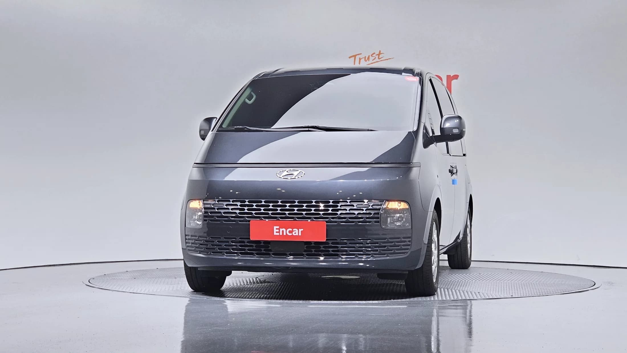 Hyundai Staria L3.5 Tourer 11-Seater Modern, 2023 г. 26120 км. — фото 3