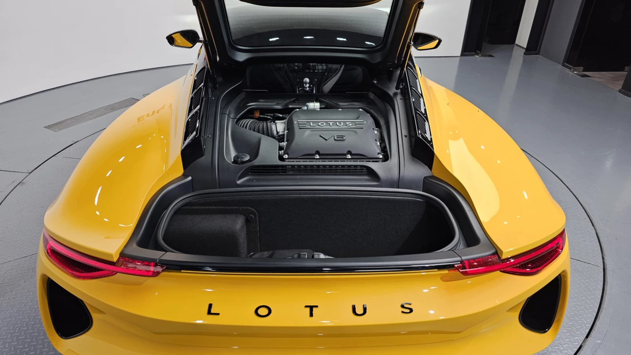 Lotus EMIRA 3.5, 2024 г. 8223 км. — фото 20
