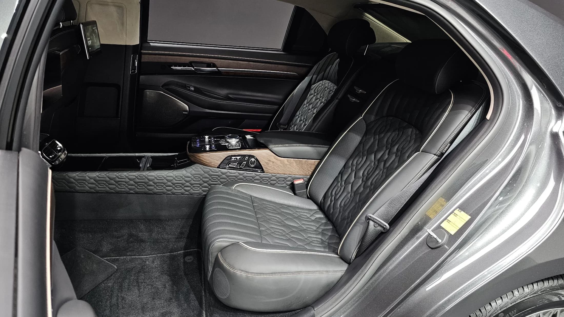 Genesis G90 5.0 AWD Limousine Prestige, 2021 г. 86192 км. — фото 12