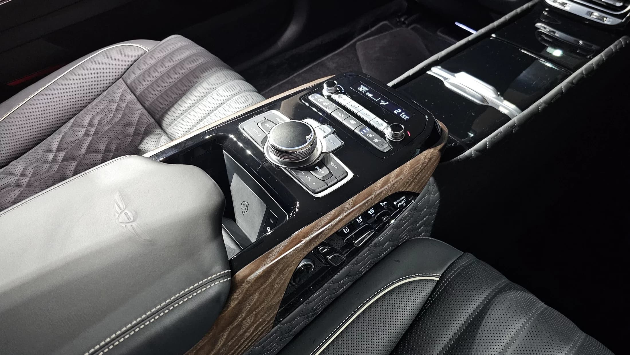 Genesis G90 5.0 AWD Limousine Prestige, 2021 г. 86192 км. — фото 19