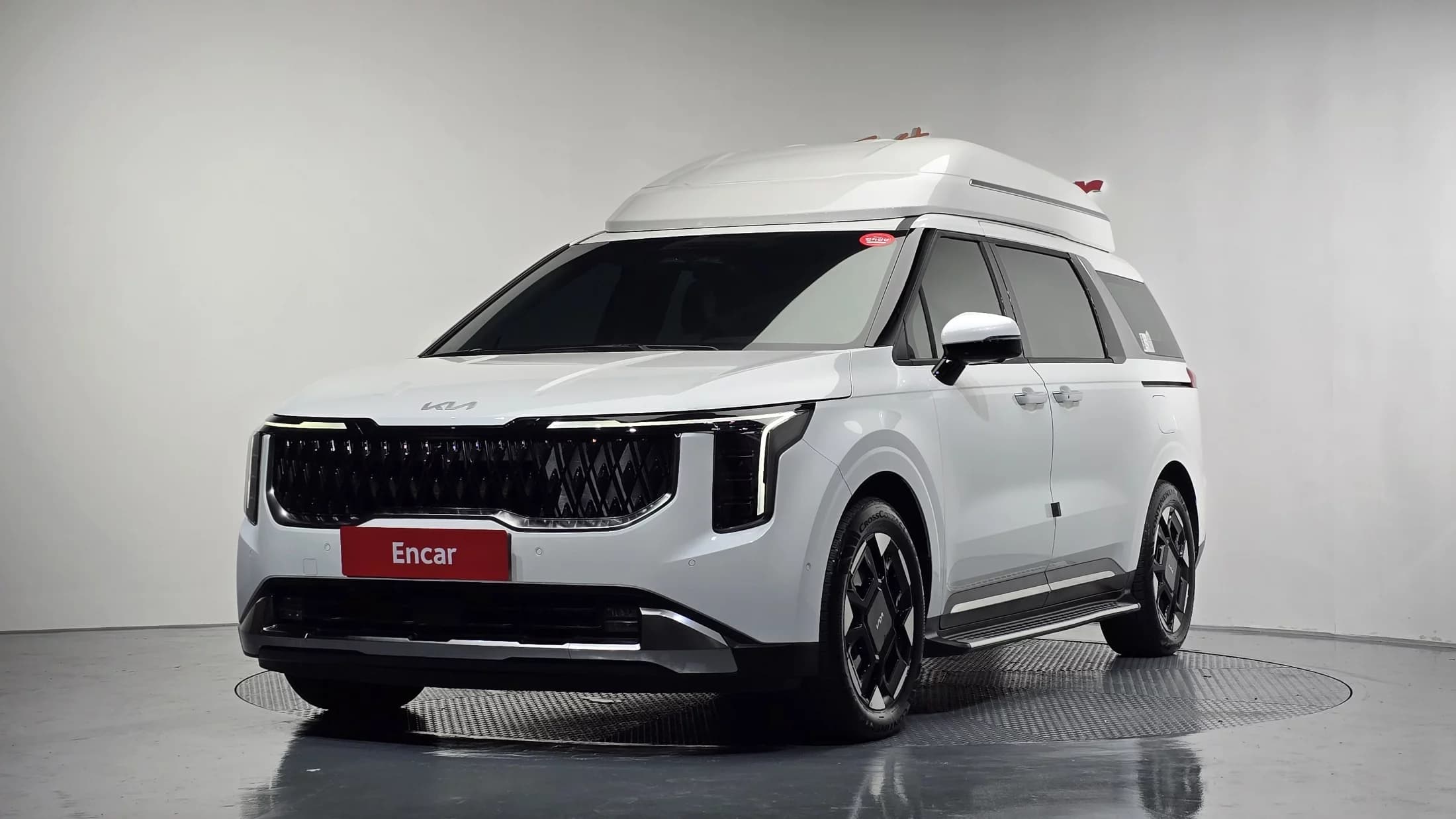 Kia Carnival HEV 7-Seater Hi Limousine Signature, гибрид, 2025 г. 13310 км.