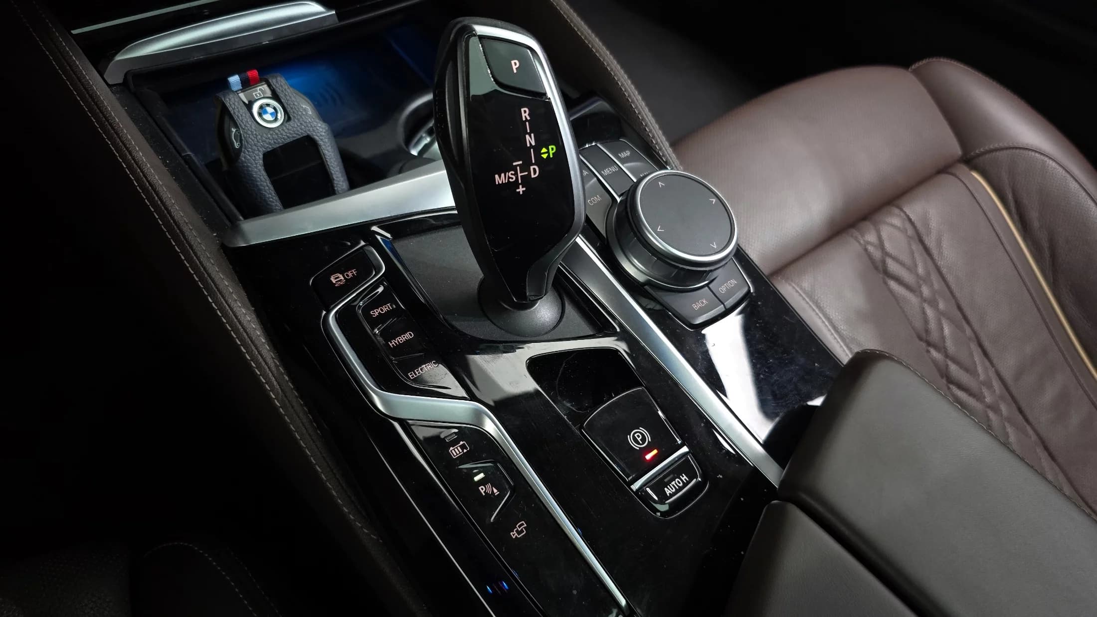BMW 5-Series 530e Luxury, гибрид, 2021 г. 125178 км. — фото 9
