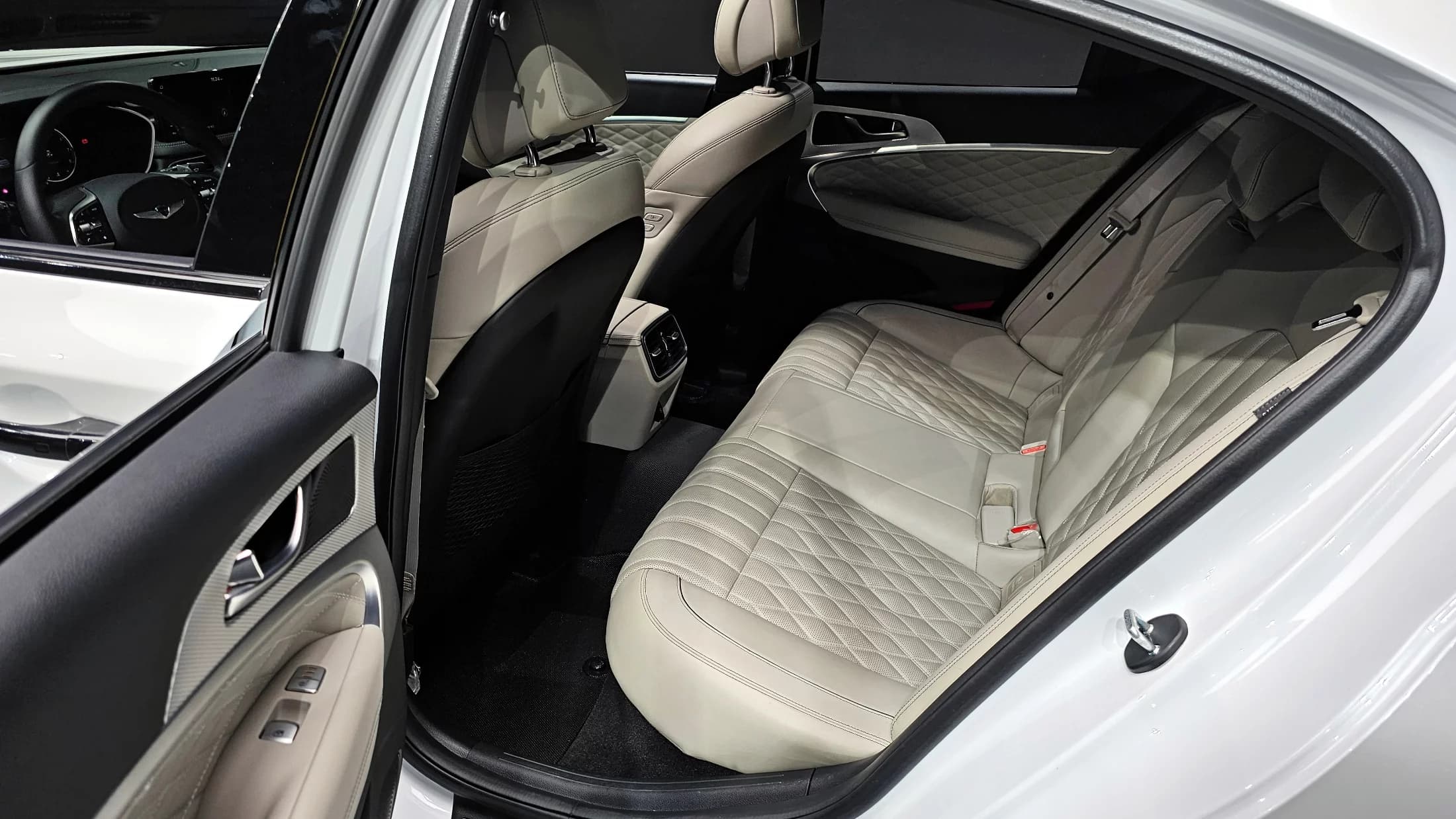 Genesis G70 Gasoline 2.0T 4WD, 2021 г. 95033 км. — фото 12