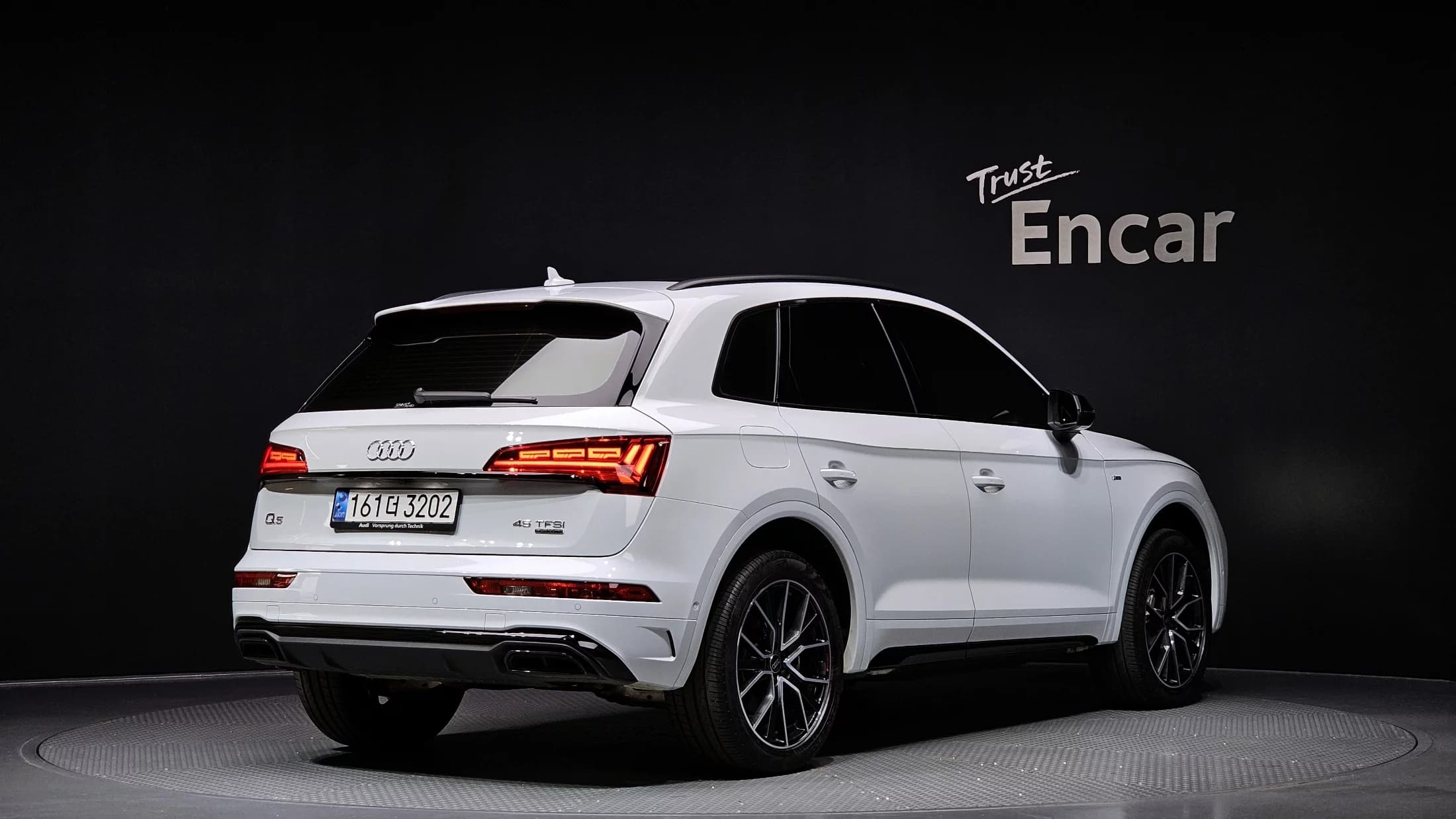 Audi Q5 45 TFSI Quattro Premium, 2024 г. 11355 км. — фото 2