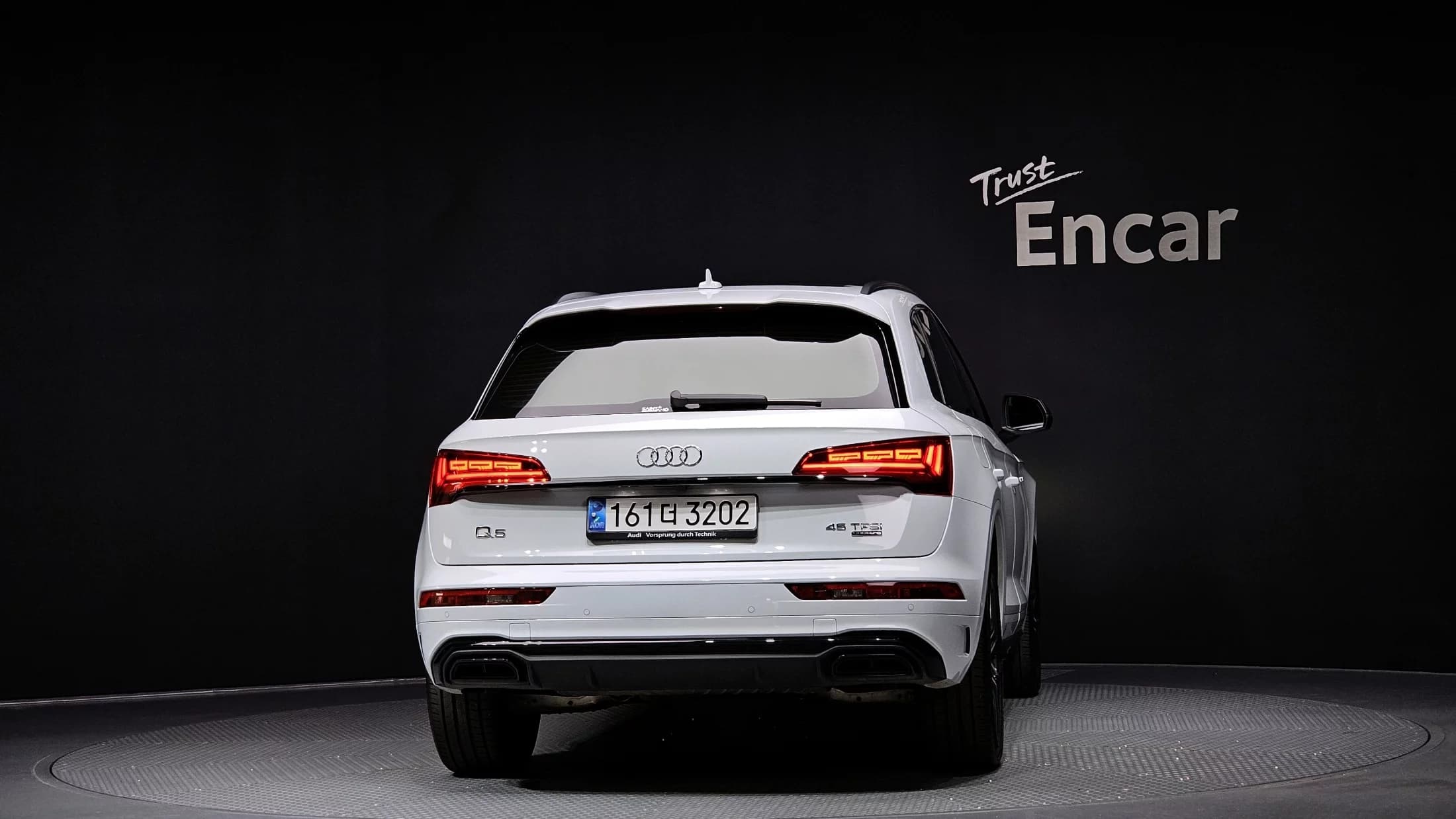 Audi Q5 45 TFSI Quattro Premium, 2024 г. 11355 км. — фото 4