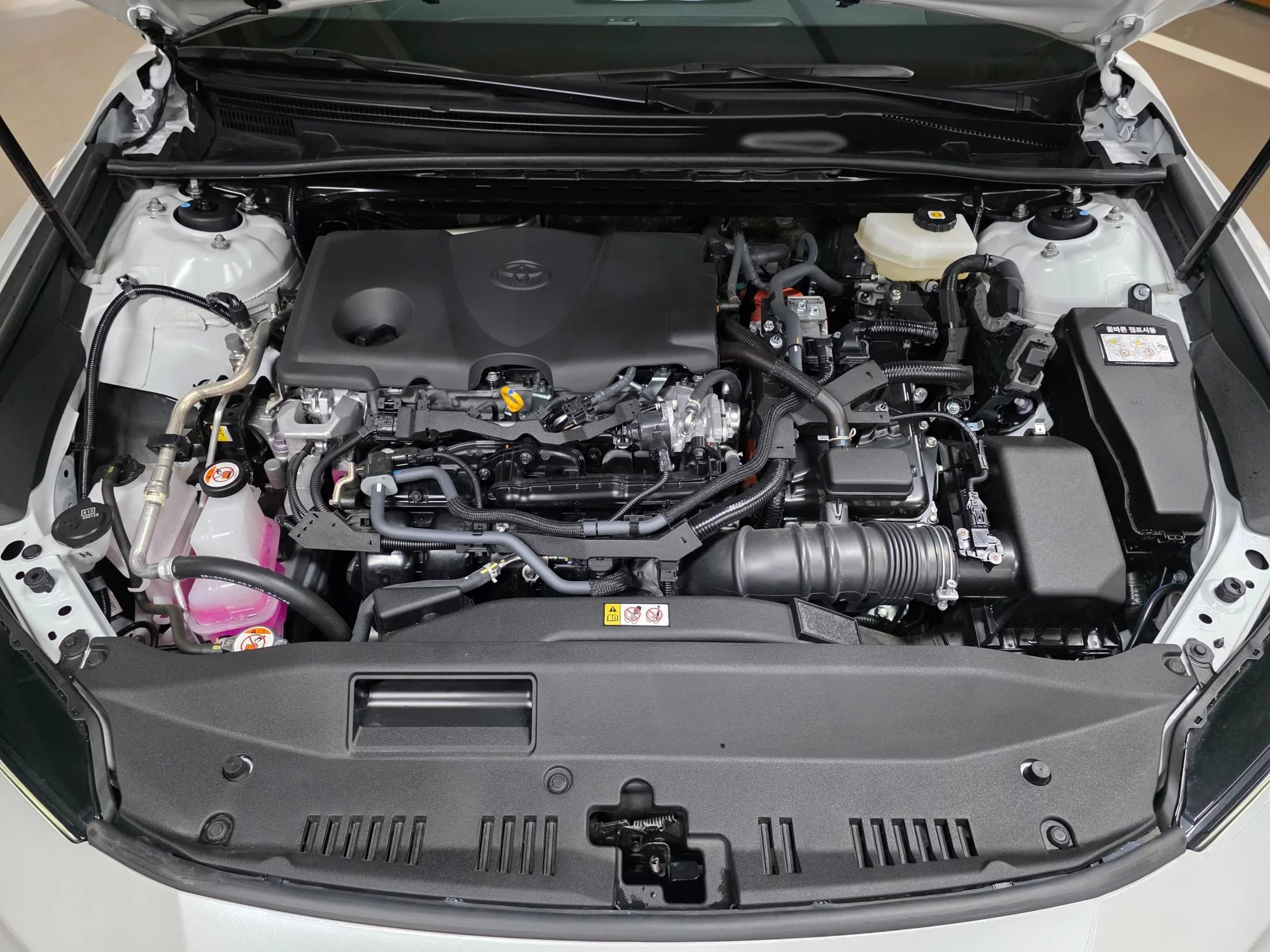 Toyota CAMRY 2.5 XLE Hybrid, гибрид, 2025 г. 8083 км. — фото 6