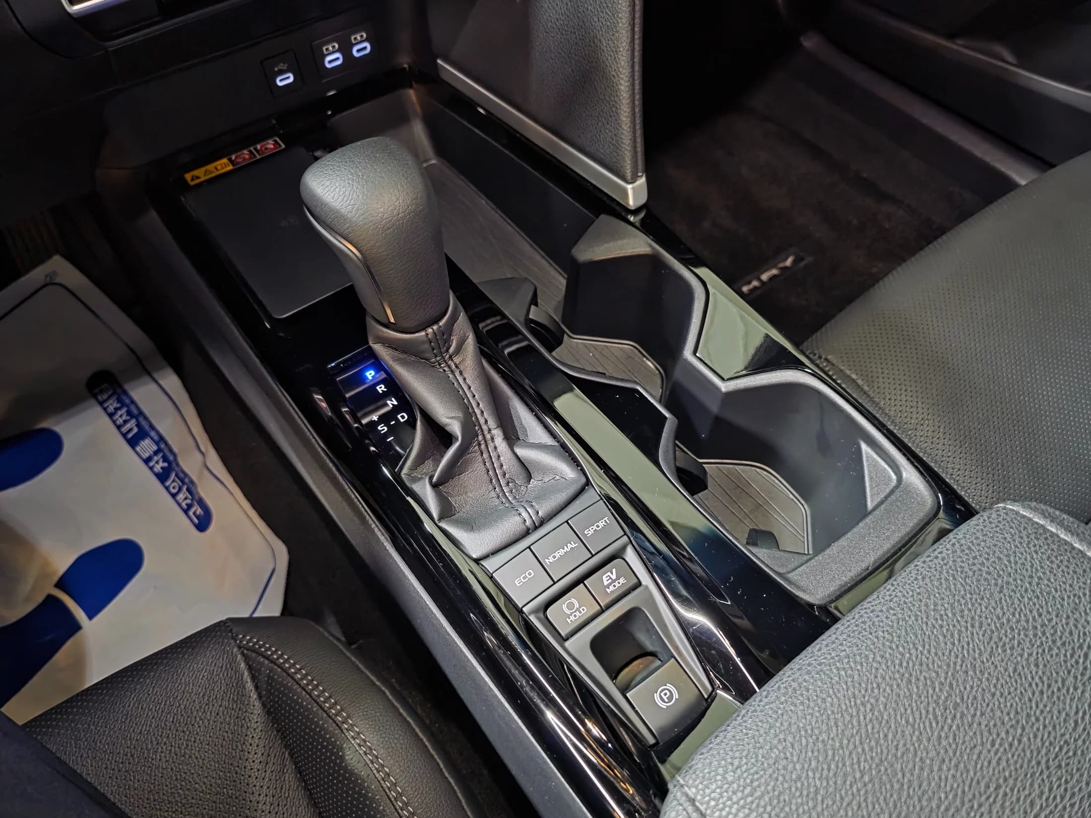Toyota CAMRY 2.5 XLE Hybrid, гибрид, 2025 г. 8083 км. — фото 9