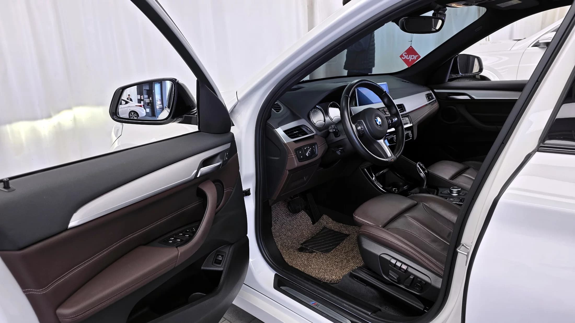 BMW X1 xDrive 20i M Sport, 2022 г. 88237 км. — фото 10