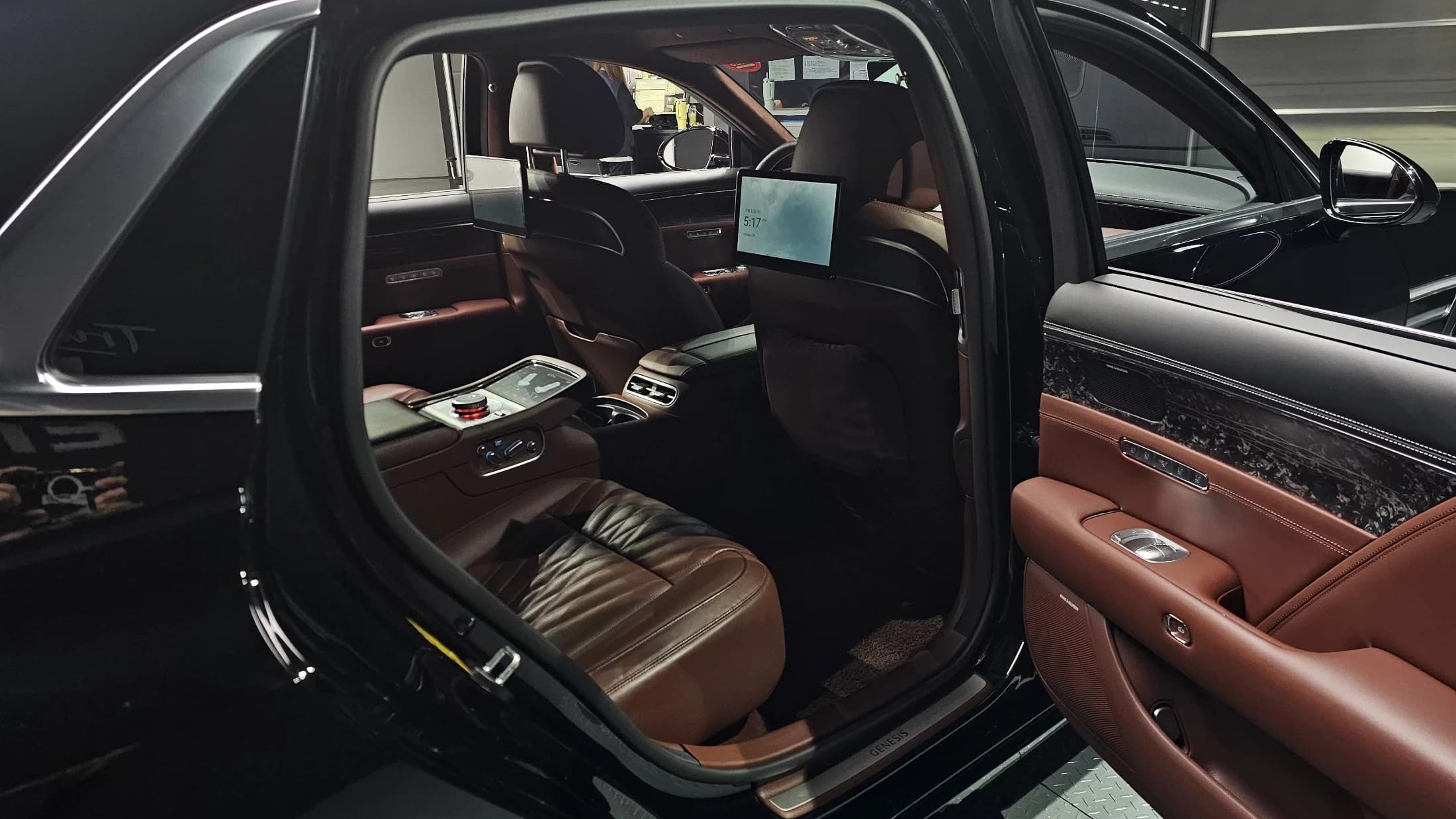 Genesis G90 Gasoline 3.5 Turbo AWD, 2022 г. 81692 км. — фото 13