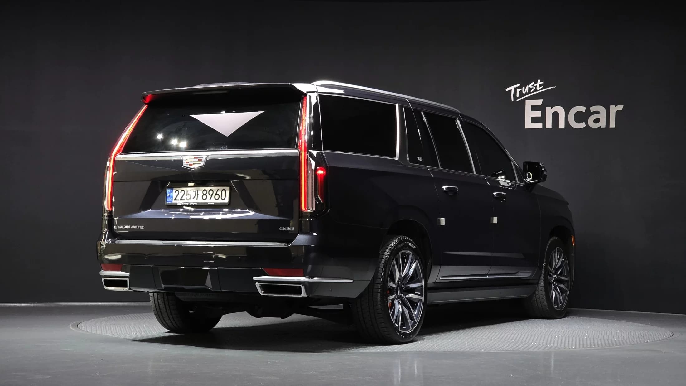 Cadillac Escalade 6.2 ESV ESV Premium Luxury Platinum, 2022 г. 80067 км. — фото 2