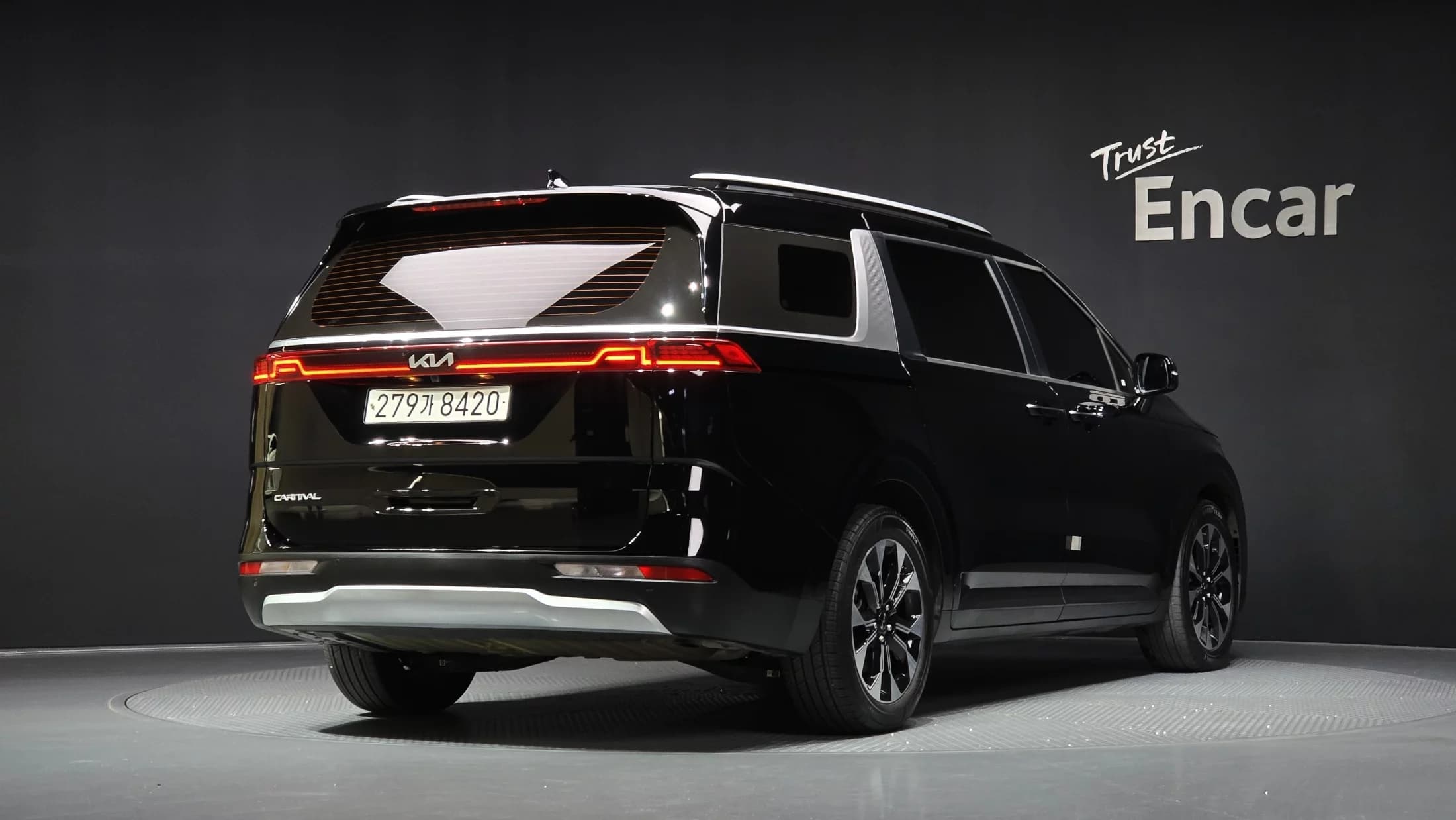 Kia Carnival 9-Seater Prestige, 2023 г. 40777 км. — фото 2