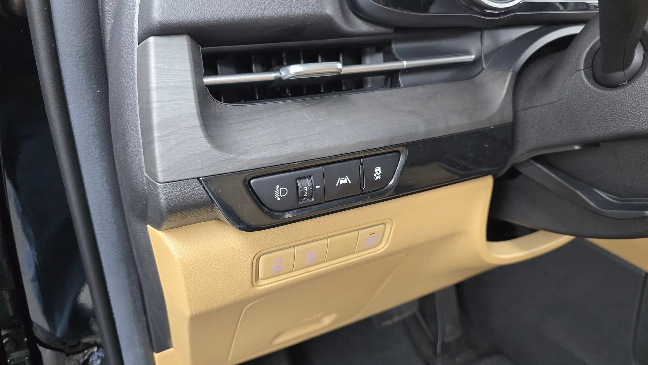 Kia Carnival 9-Seater Prestige, 2023 г. 40777 км. — фото 18