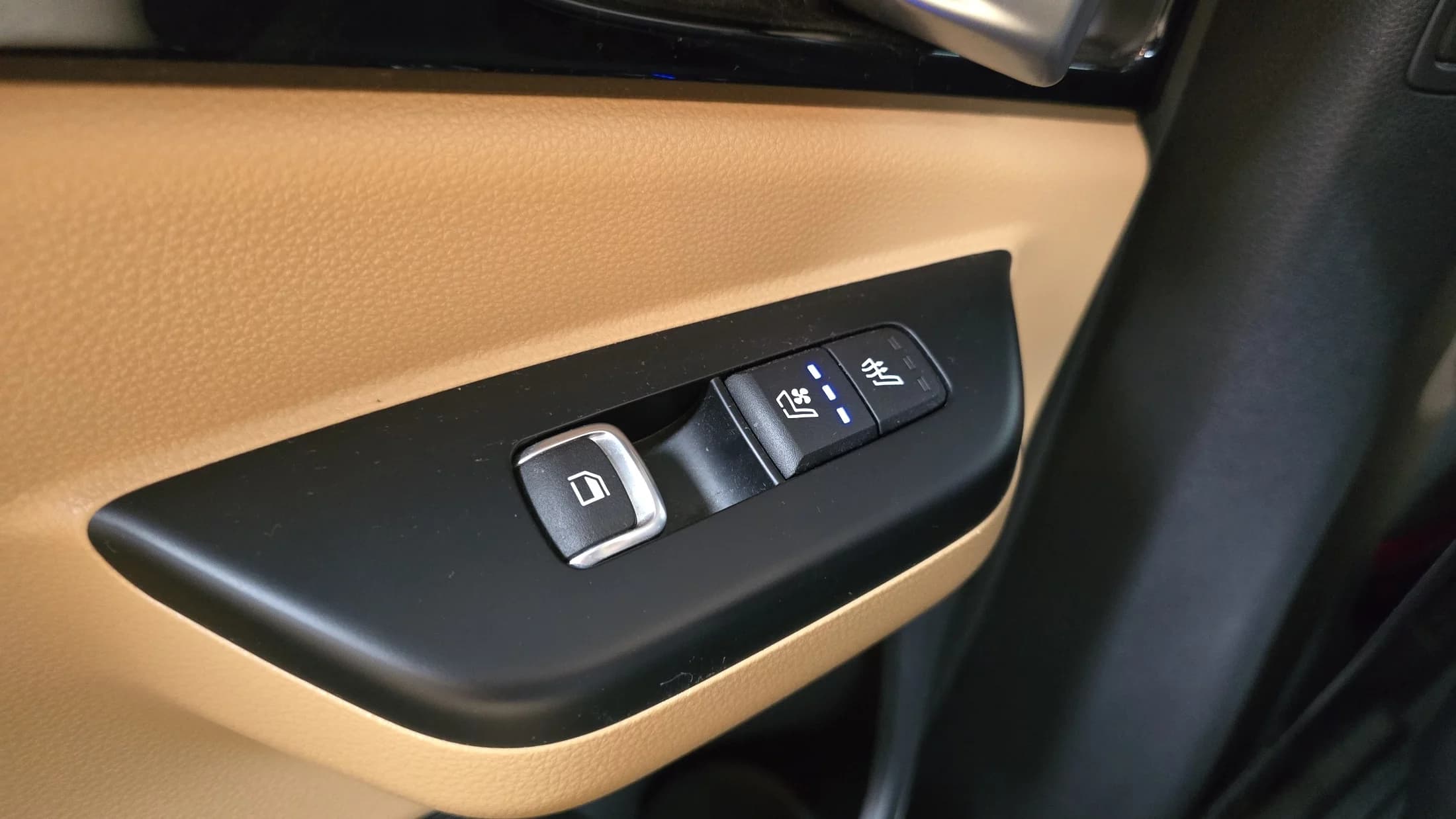 Kia Carnival 9-Seater Prestige, 2023 г. 40777 км. — фото 19