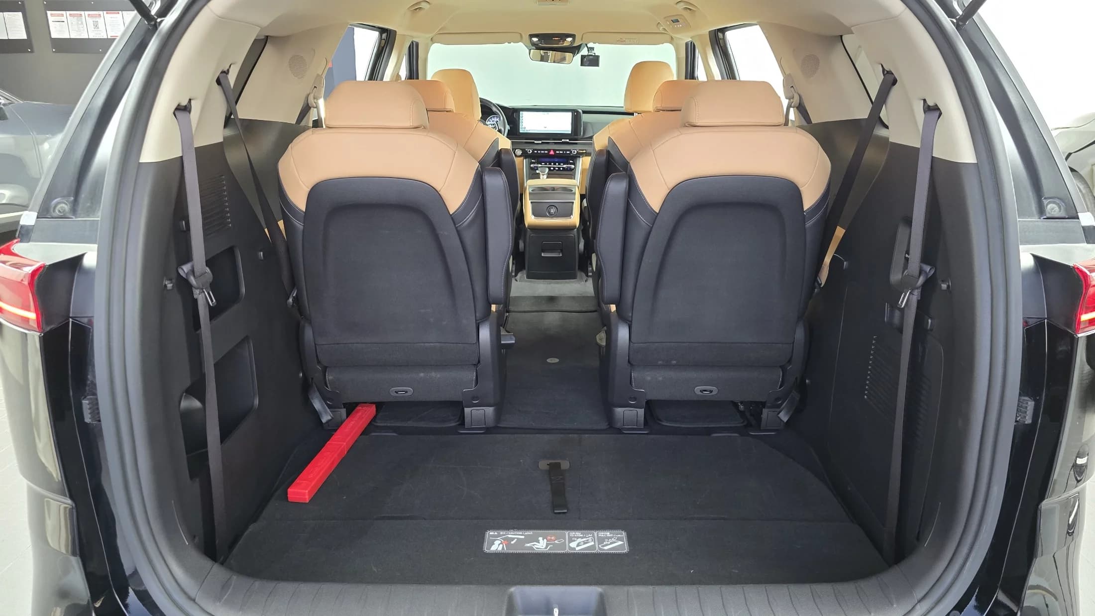 Kia Carnival 9-Seater Prestige, 2023 г. 40777 км. — фото 20