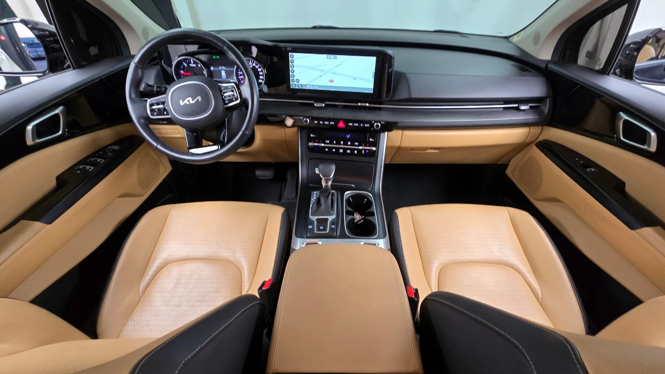 Kia Carnival 9-Seater Prestige, 2023 г. 40777 км. — фото 7