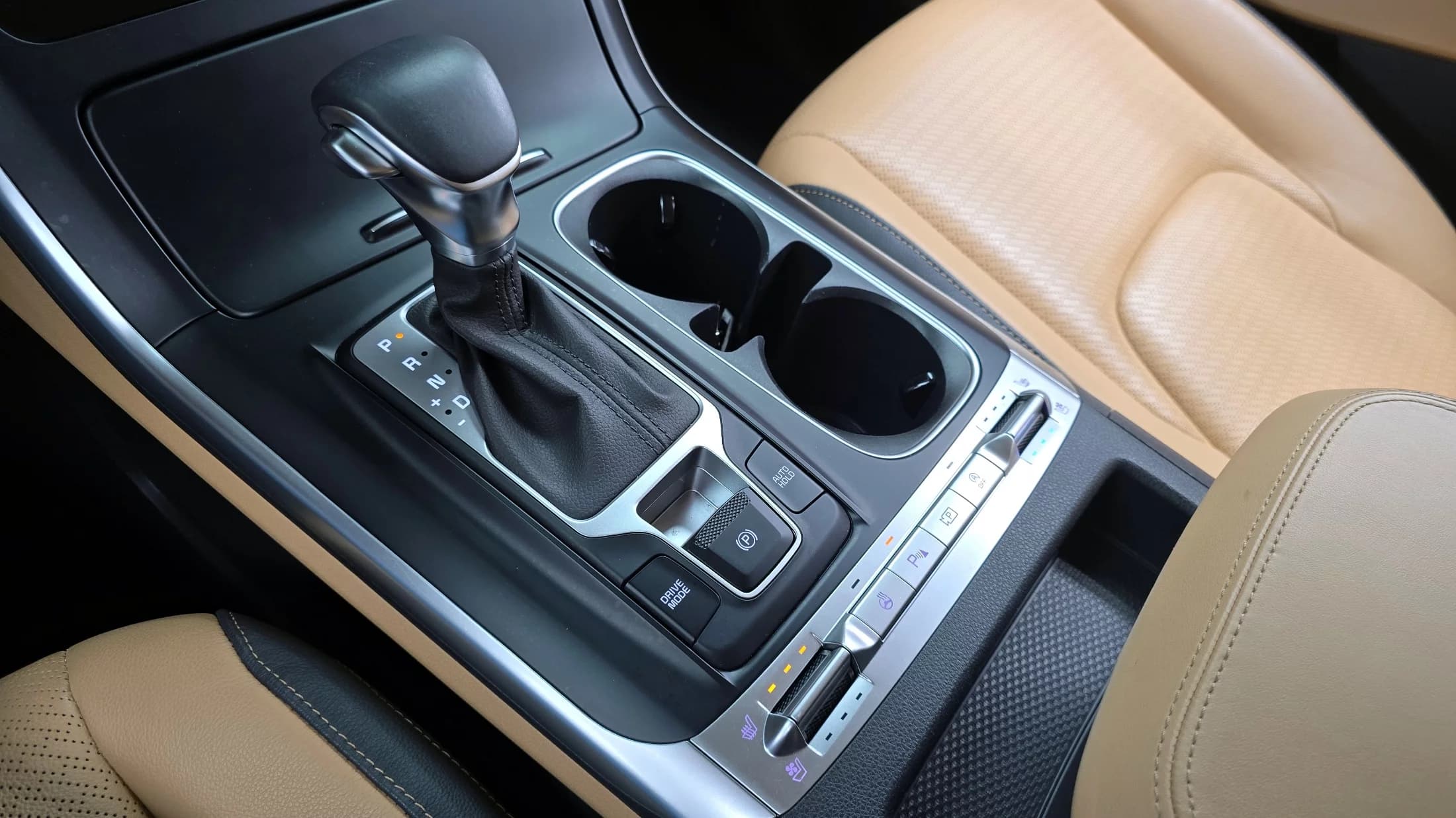 Kia Carnival 9-Seater Prestige, 2023 г. 40777 км. — фото 9