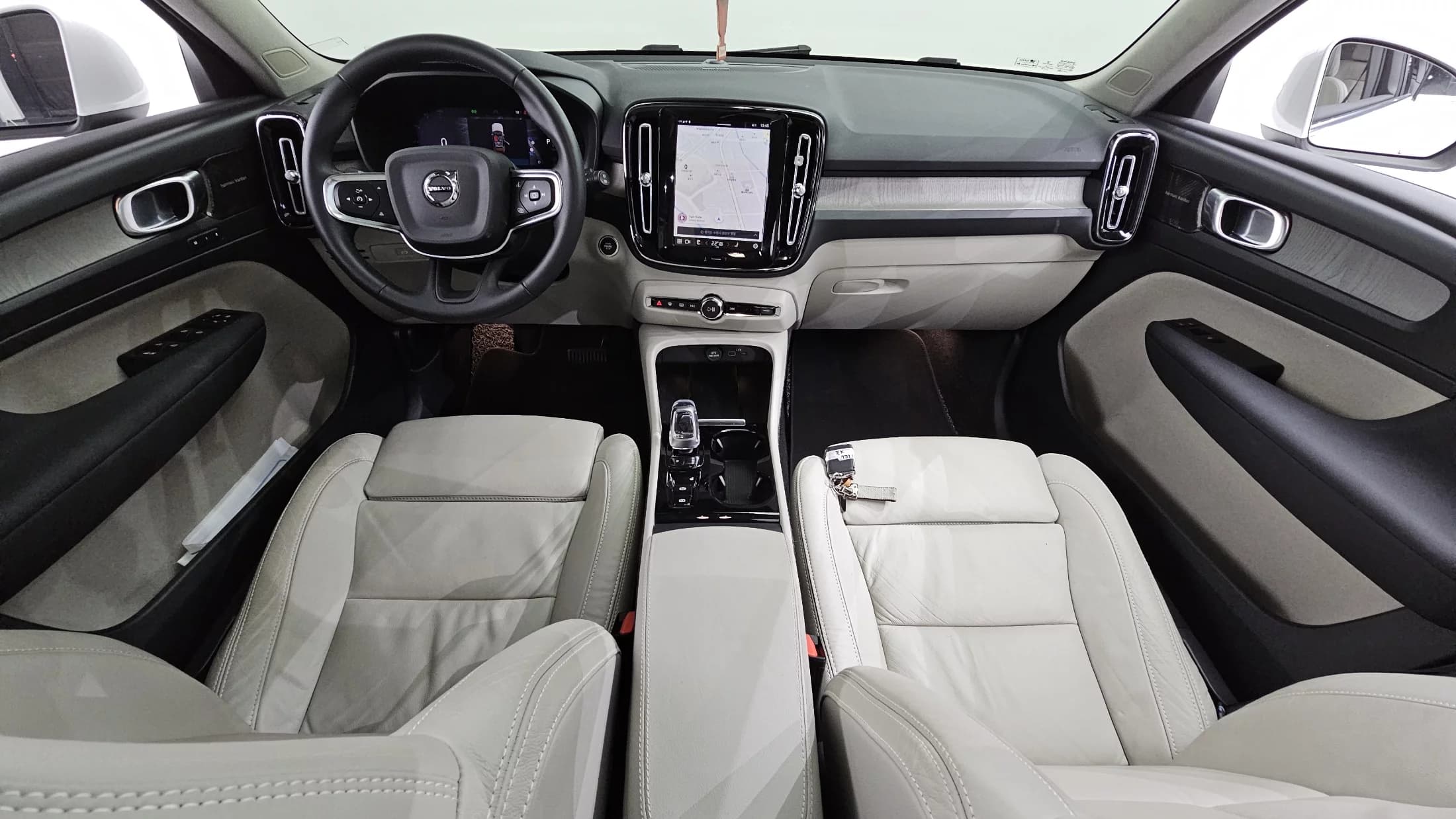 Volvo XC40 B4 Ultimate Bright, 2022 г. 31338 км. — фото 7