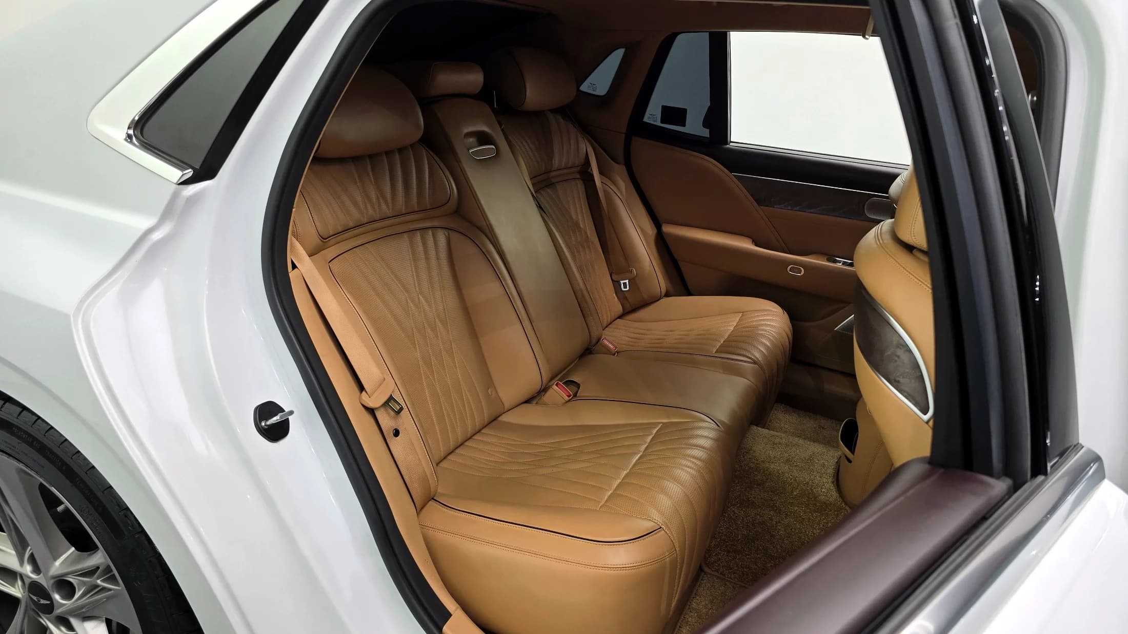 Genesis G90 Gasoline 3.5 Turbo AWD, 2022 г. 76637 км. — фото 12