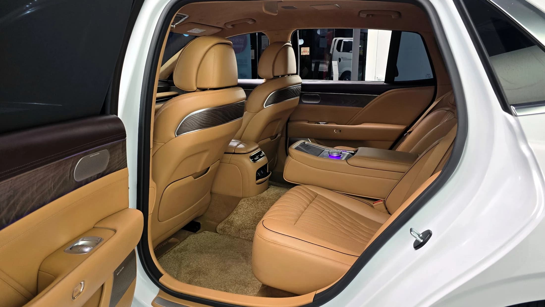 Genesis G90 Gasoline 3.5 Turbo AWD, 2022 г. 76637 км. — фото 13