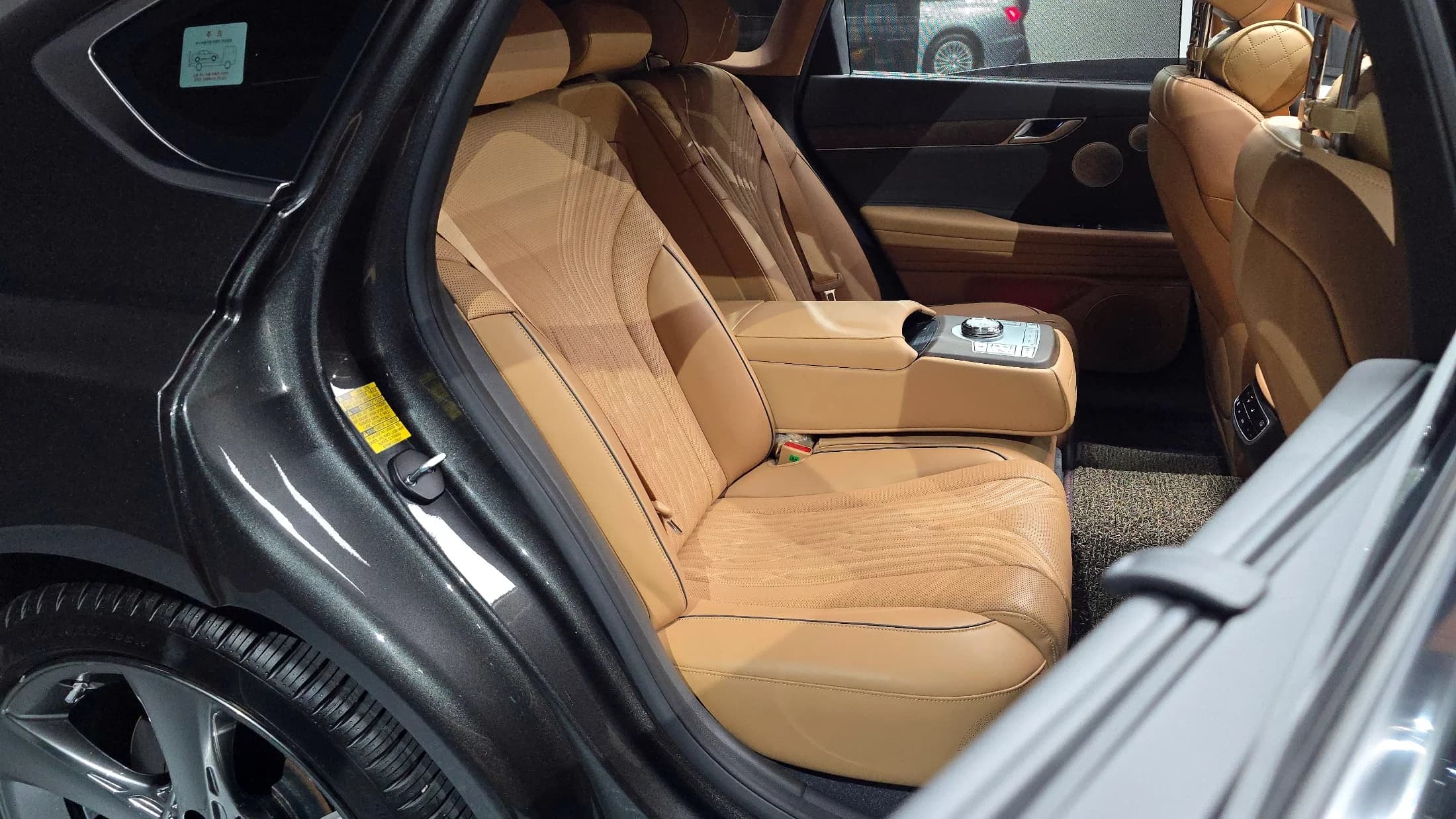 Genesis G80 Gasoline 2.5 Turbo AWD, 2023 г. 33144 км. — фото 12