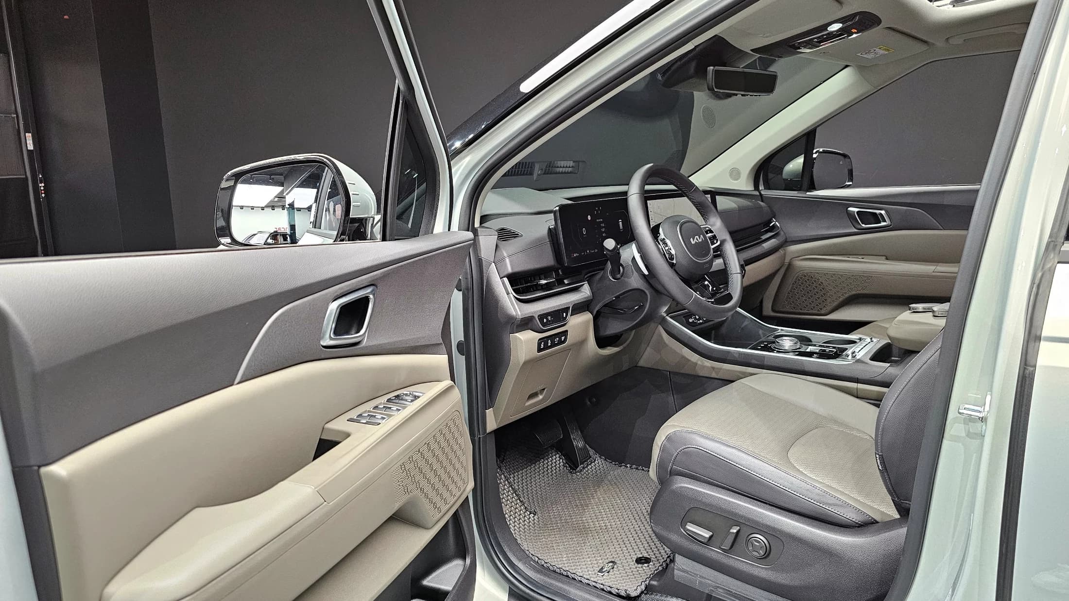 Kia Carnival HEV 9seater Nobless, гибрид, 2024 г. 15711 км. — фото 11