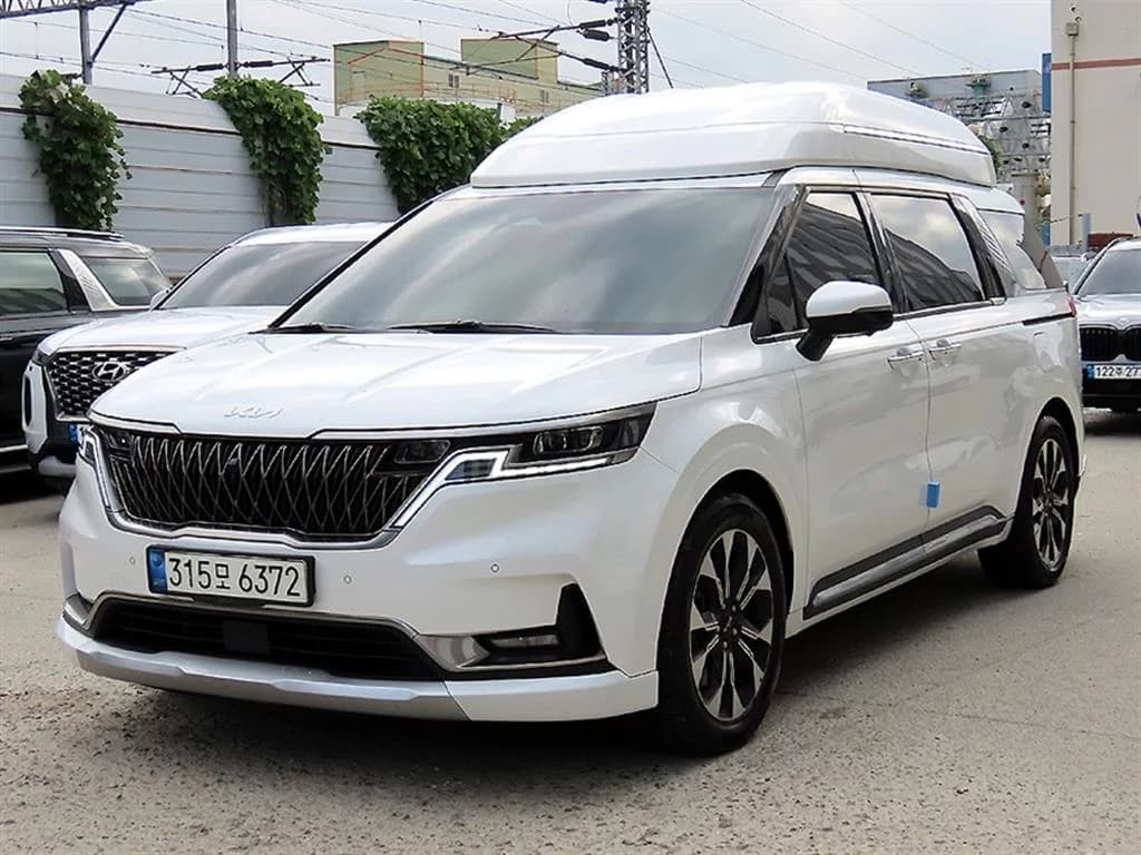 Kia Carnival 9-Seater Hi-Limousine Signature, 2021 г. 87860 км. — фото 2