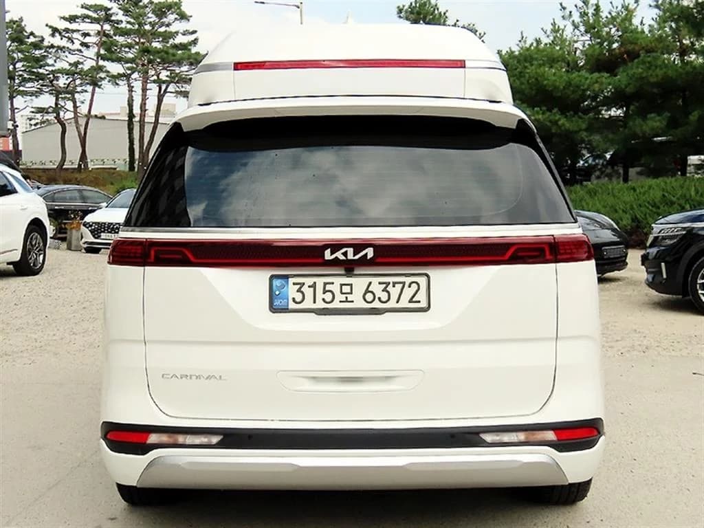 Kia Carnival 9-Seater Hi-Limousine Signature, 2021 г. 87860 км. — фото 4