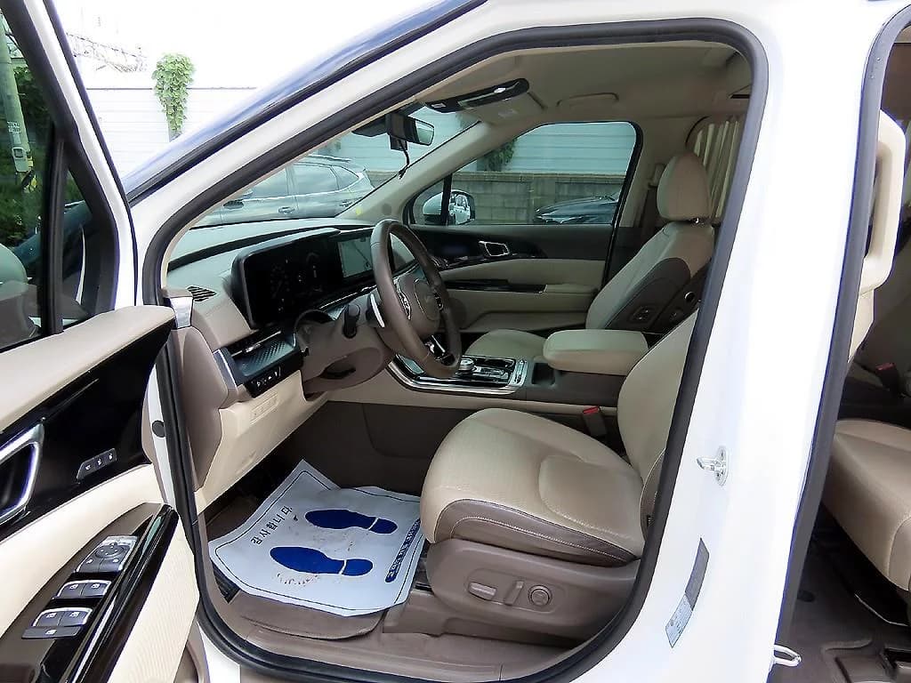 Kia Carnival 9-Seater Hi-Limousine Signature, 2021 г. 87860 км. — фото 5