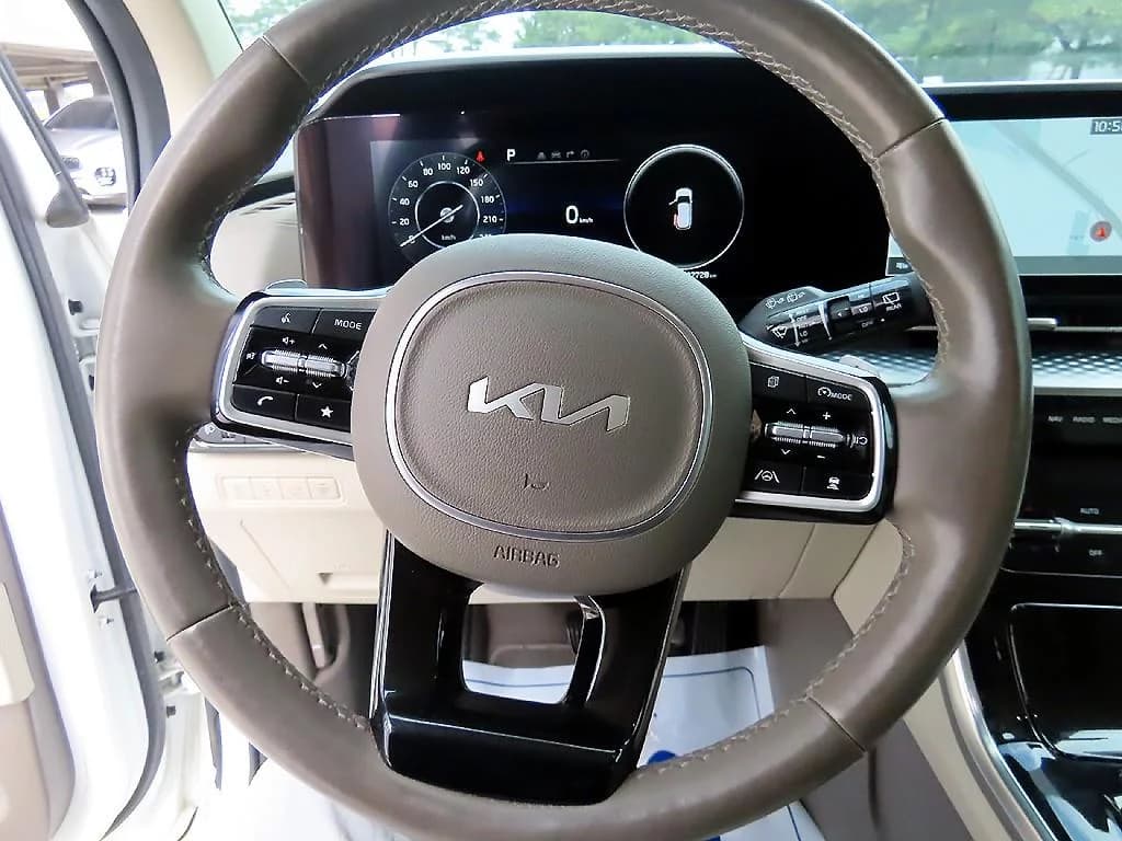 Kia Carnival 9-Seater Hi-Limousine Signature, 2021 г. 87860 км. — фото 9