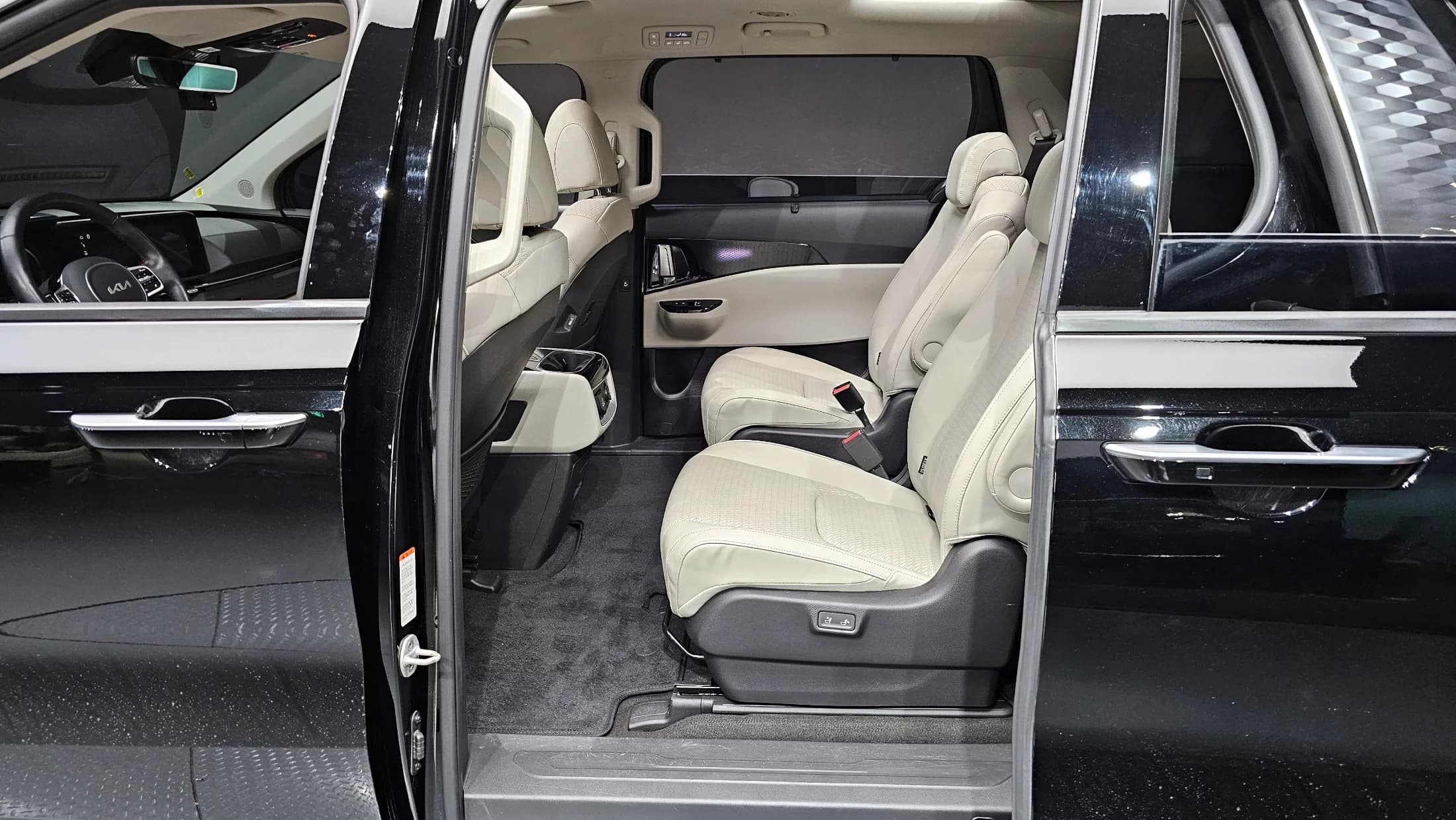 Kia Carnival Gasoline 9-Seater Signature, 2022 г. 62991 км. — фото 12