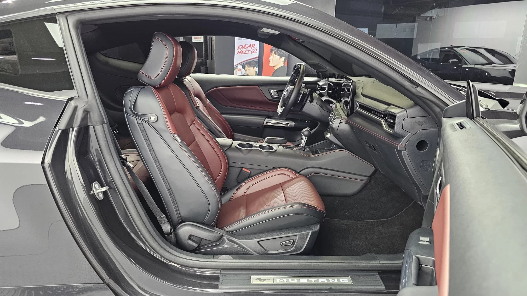 Ford MUSTANG 2.3 EcoBoost Premium Coupe, 2024 г. 7591 км. — фото 11