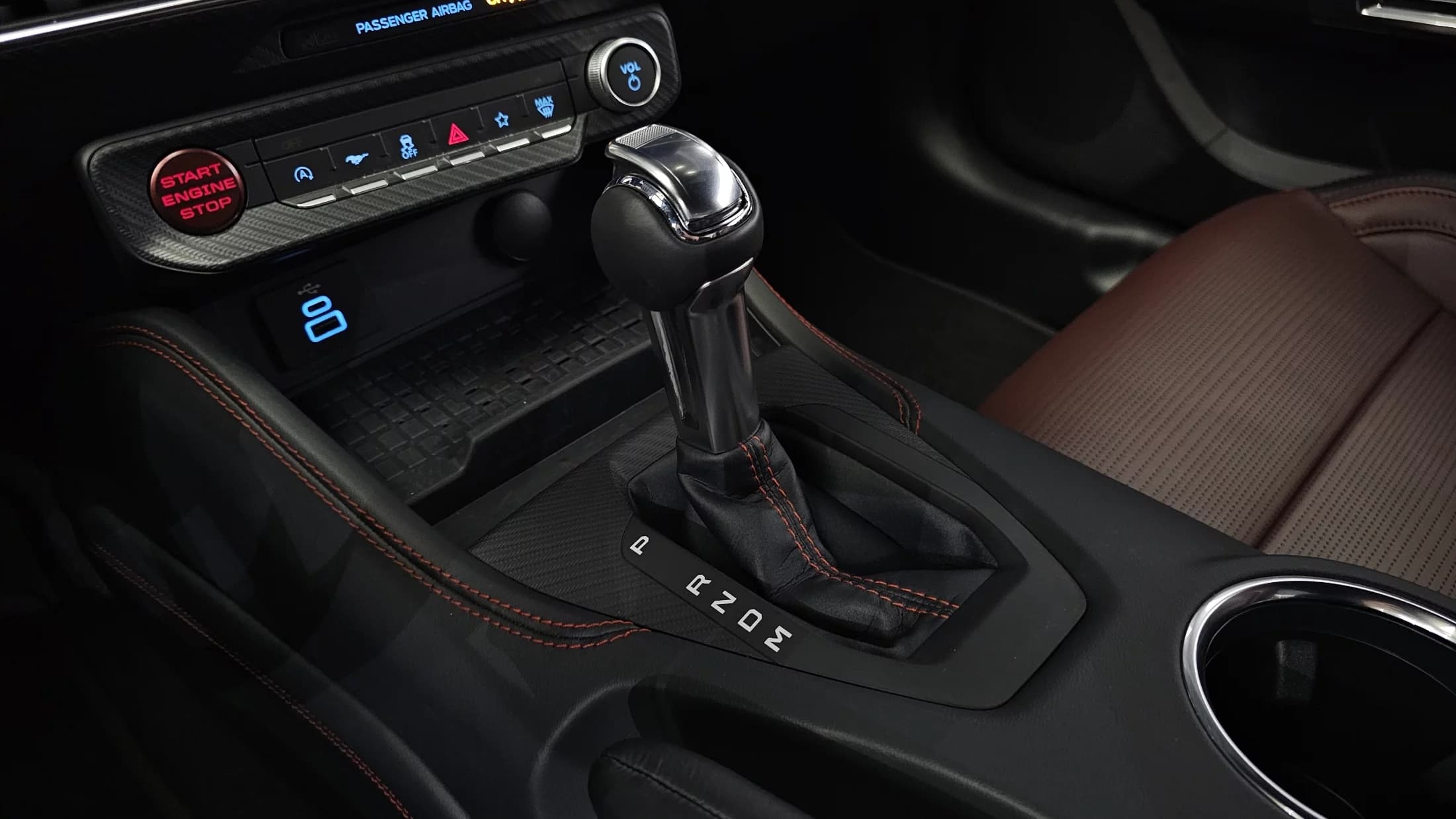 Ford MUSTANG 2.3 EcoBoost Premium Coupe, 2024 г. 7591 км. — фото 9
