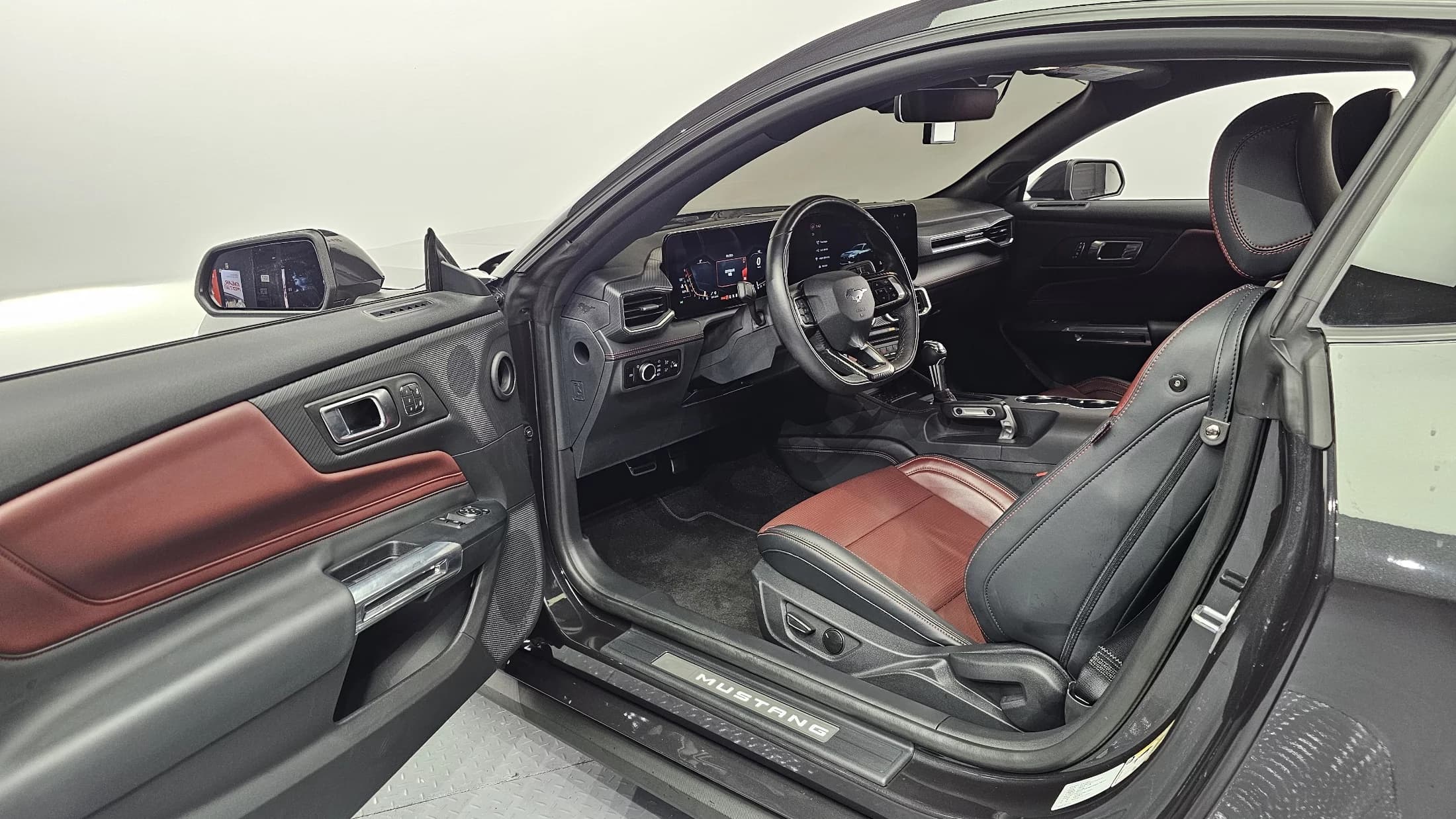 Ford MUSTANG 2.3 EcoBoost Premium Coupe, 2024 г. 7591 км. — фото 10