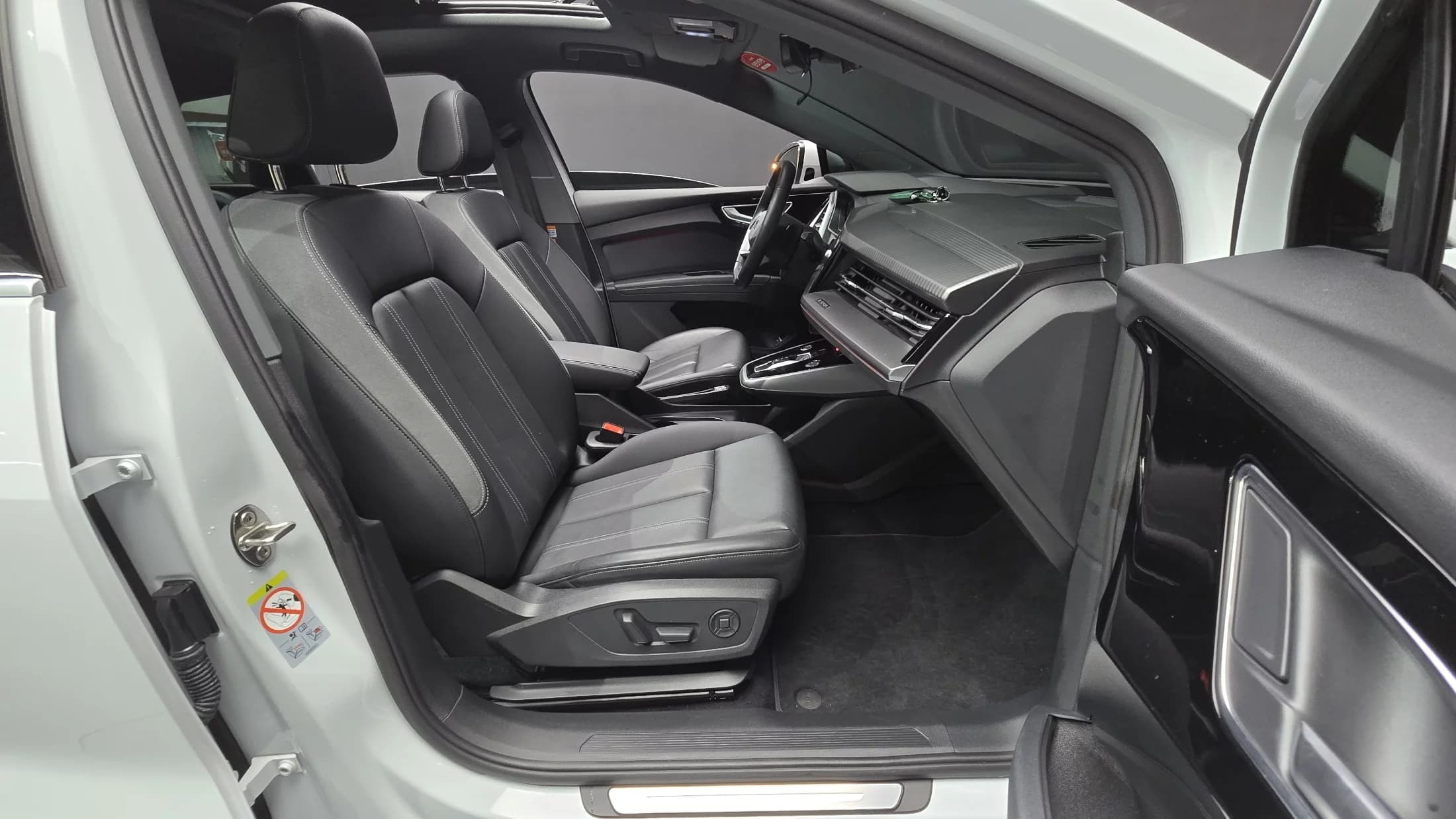 Audi Q4 e-tron 40 Premium, электромобиль, 2023 г. 48587 км. — фото 11