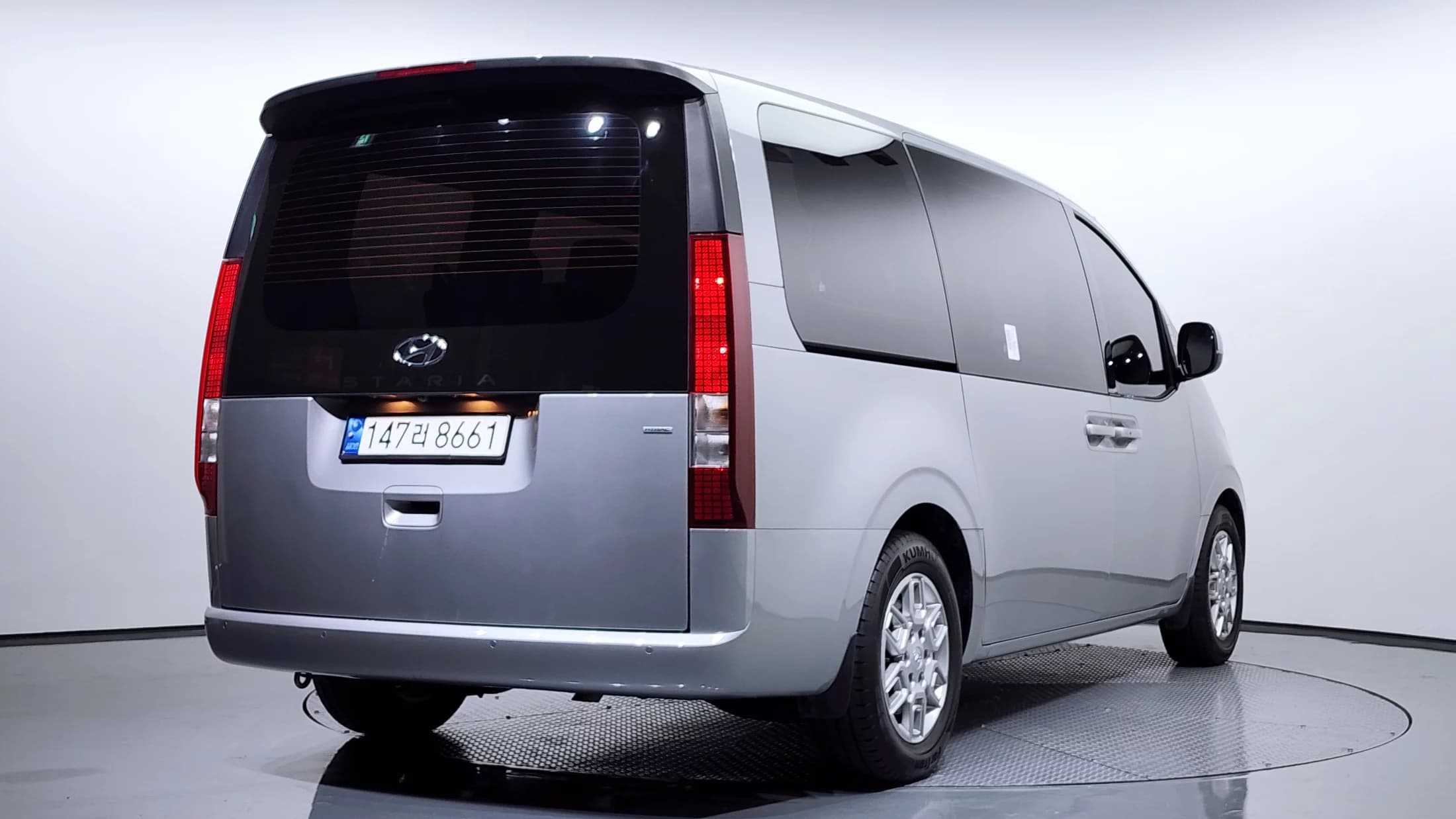 Hyundai Staria 4WD Tourer 9-Seater Modern, 2023 г. 52302 км. — фото 2