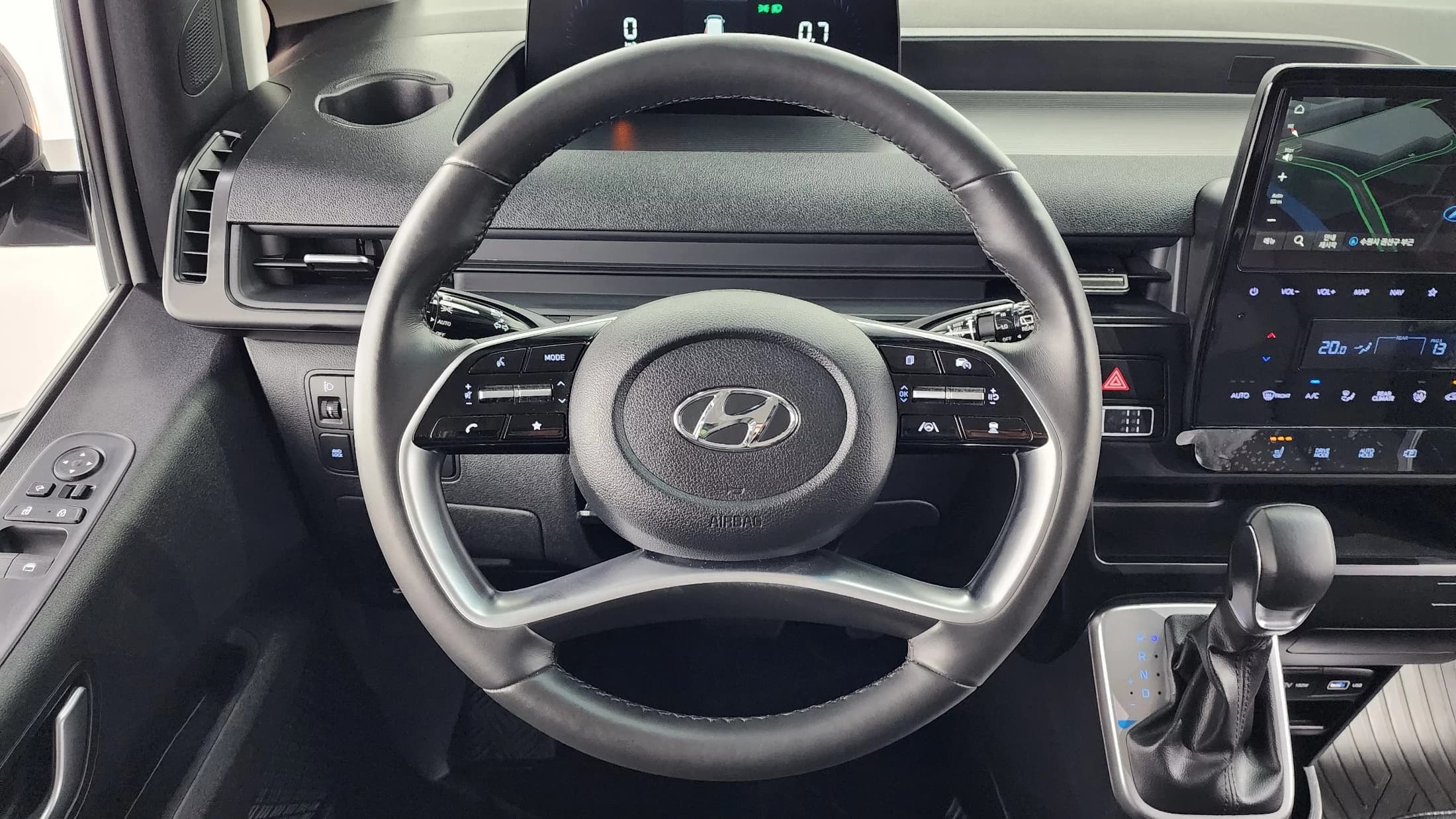 Hyundai Staria 4WD Tourer 9-Seater Modern, 2023 г. 52302 км. — фото 13