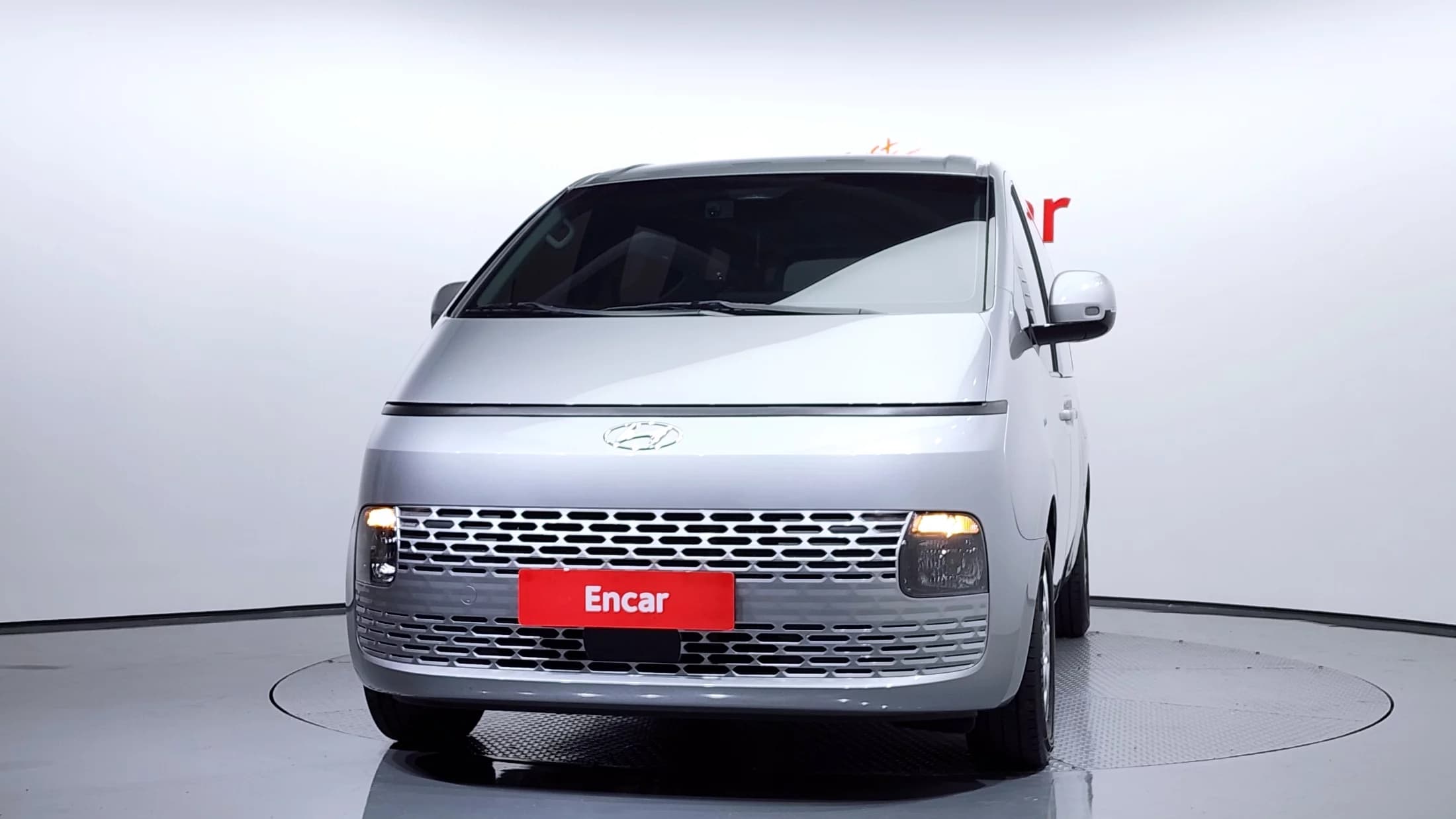 Hyundai Staria 4WD Tourer 9-Seater Modern, 2023 г. 52302 км. — фото 3