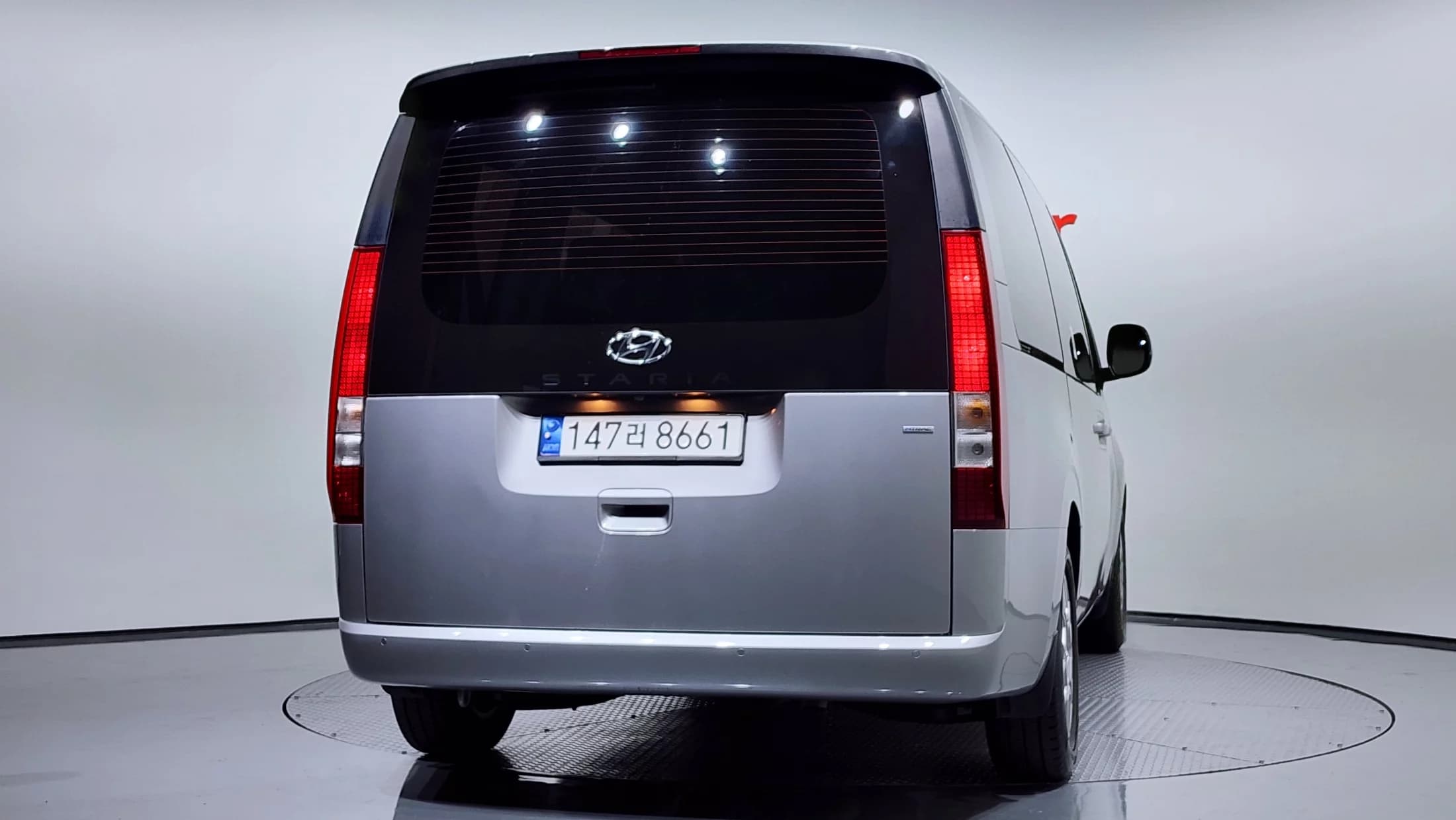 Hyundai Staria 4WD Tourer 9-Seater Modern, 2023 г. 52302 км. — фото 4