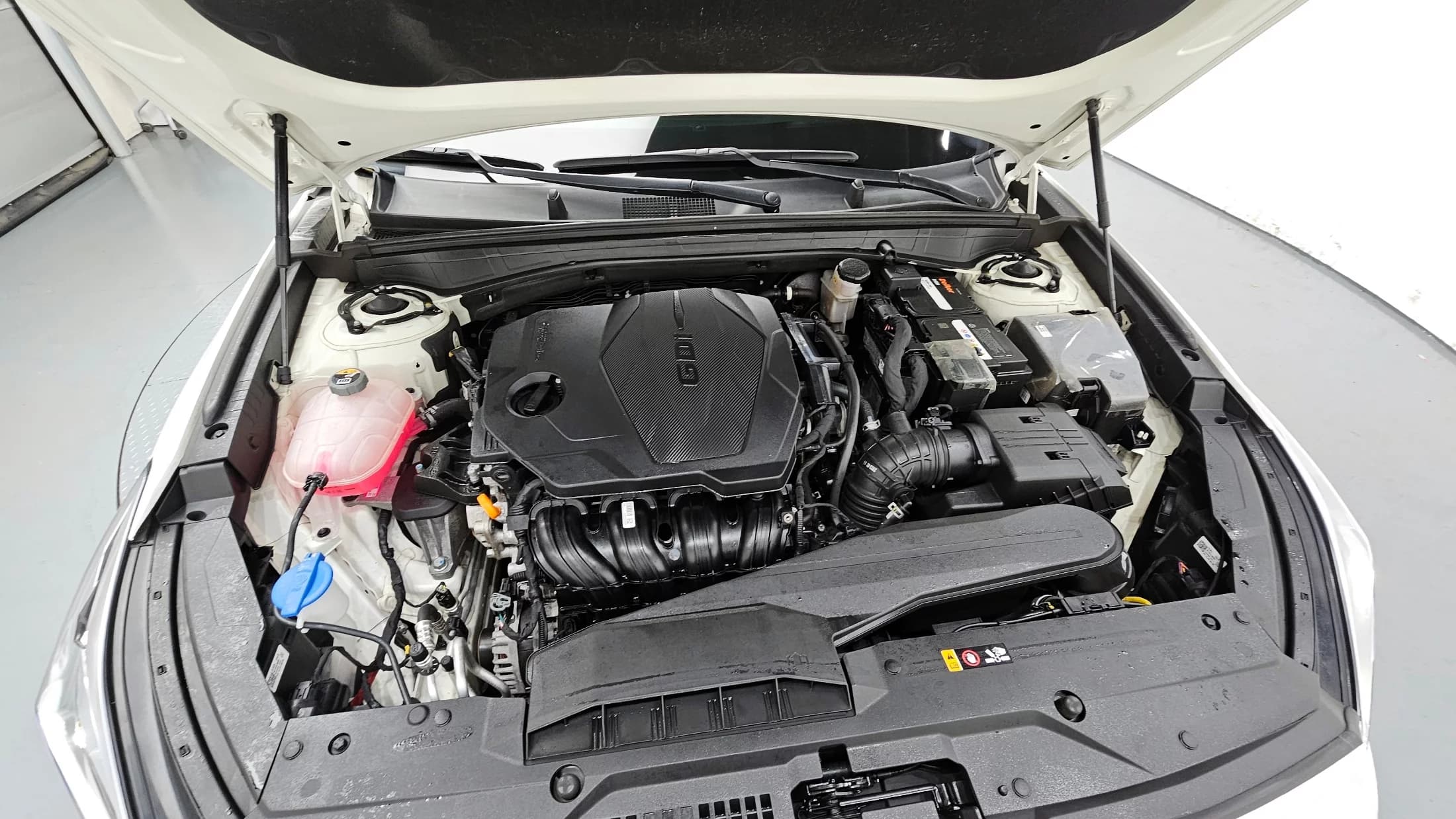 Kia K8 2.5 Gasoline 2WD Signature, 2023 г. 27945 км. — фото 6