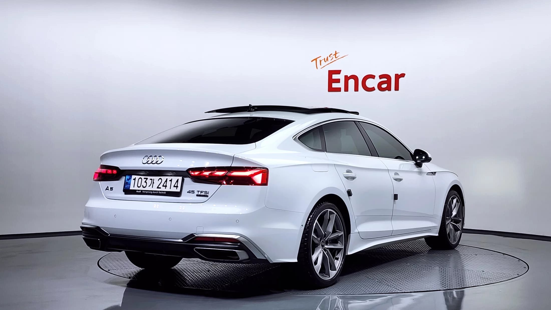 Audi A5 45 TFSI Quattro Premium Sportback, 2023 г. 12209 км. — фото 2