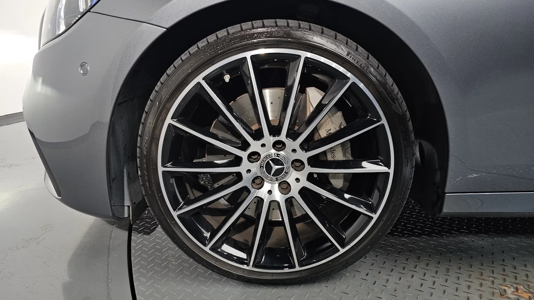 Mercedes-Benz E-Class E350 4MATIC AMG Line, 2023 г. 38160 км. — фото 4