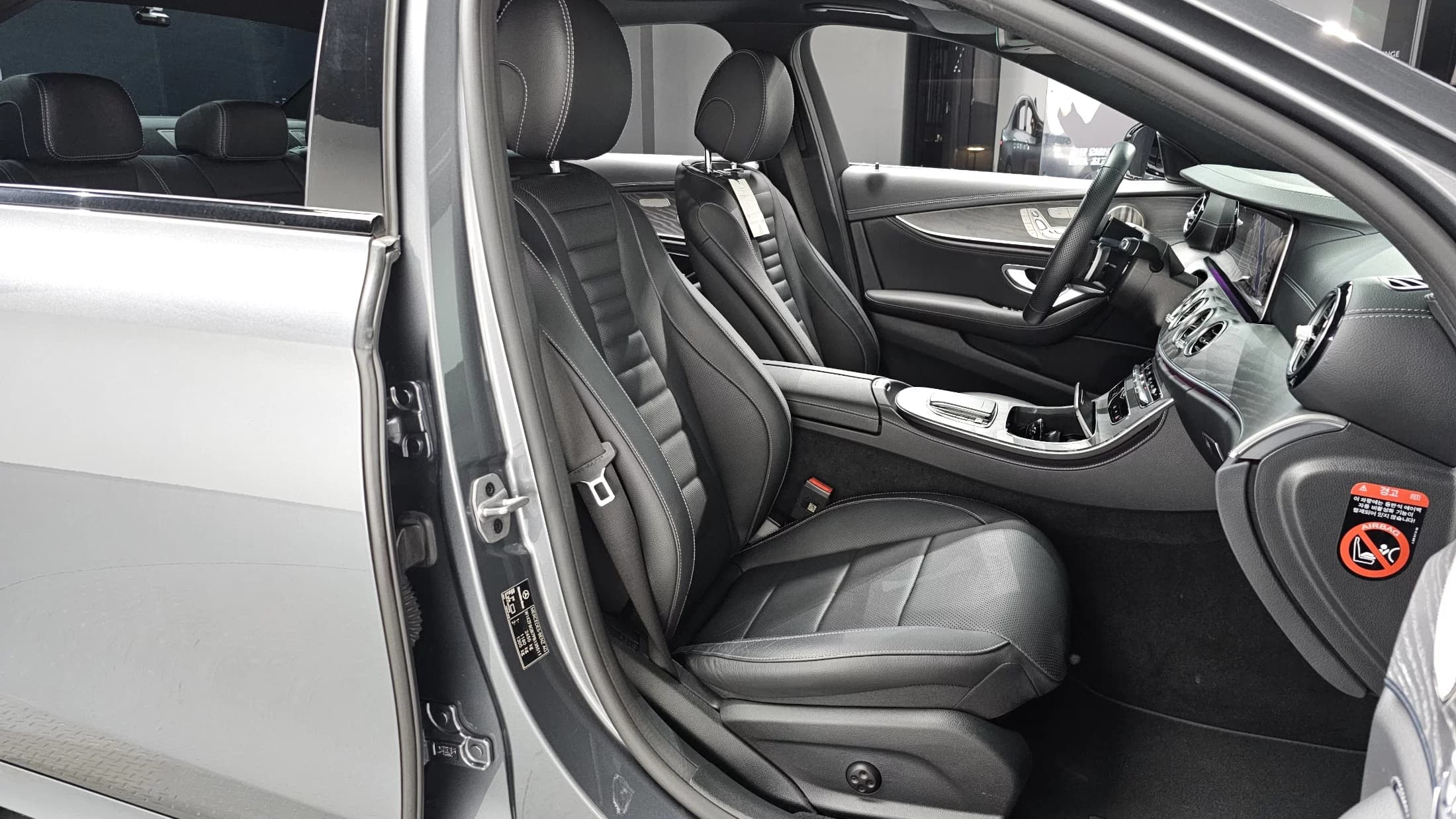 Mercedes-Benz E-Class E350 4MATIC AMG Line, 2023 г. 38160 км. — фото 9