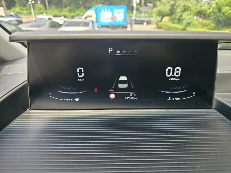 Hyundai Staria L3.5 어린이보호차 11-Seater, 2024 г. 14102 км. — фото 18
