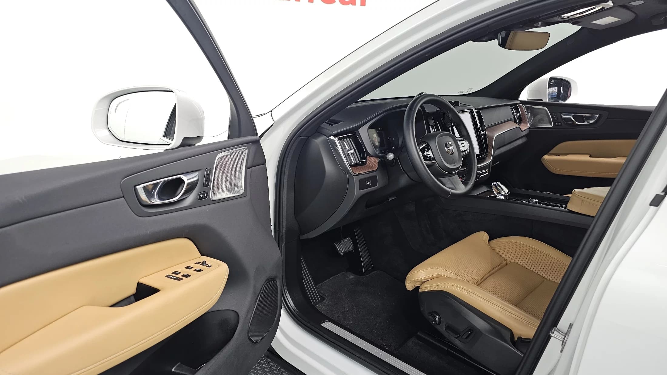 Volvo XC60 B5 Ultimate Bright, 2024 г. 29417 км. — фото 11