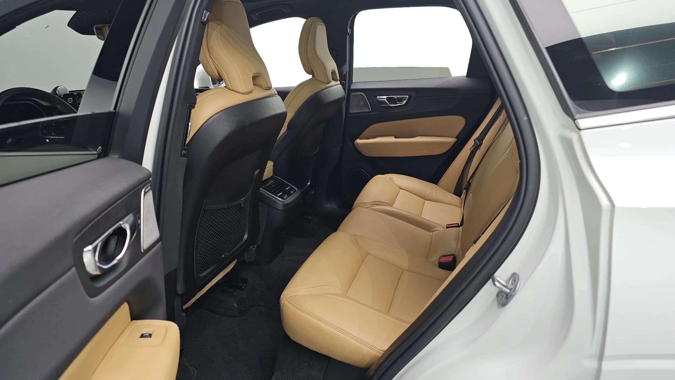 Volvo XC60 B5 Ultimate Bright, 2024 г. 29417 км. — фото 12