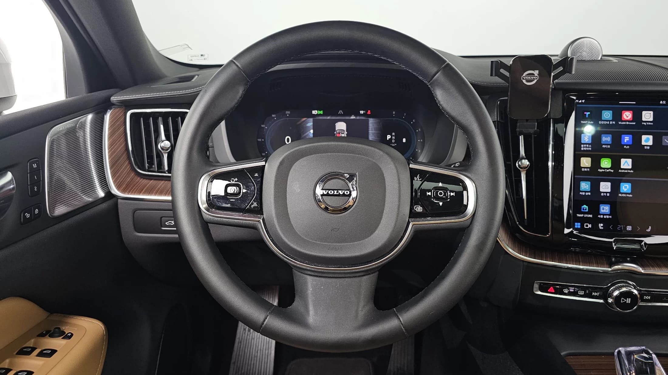 Volvo XC60 B5 Ultimate Bright, 2024 г. 29417 км. — фото 13