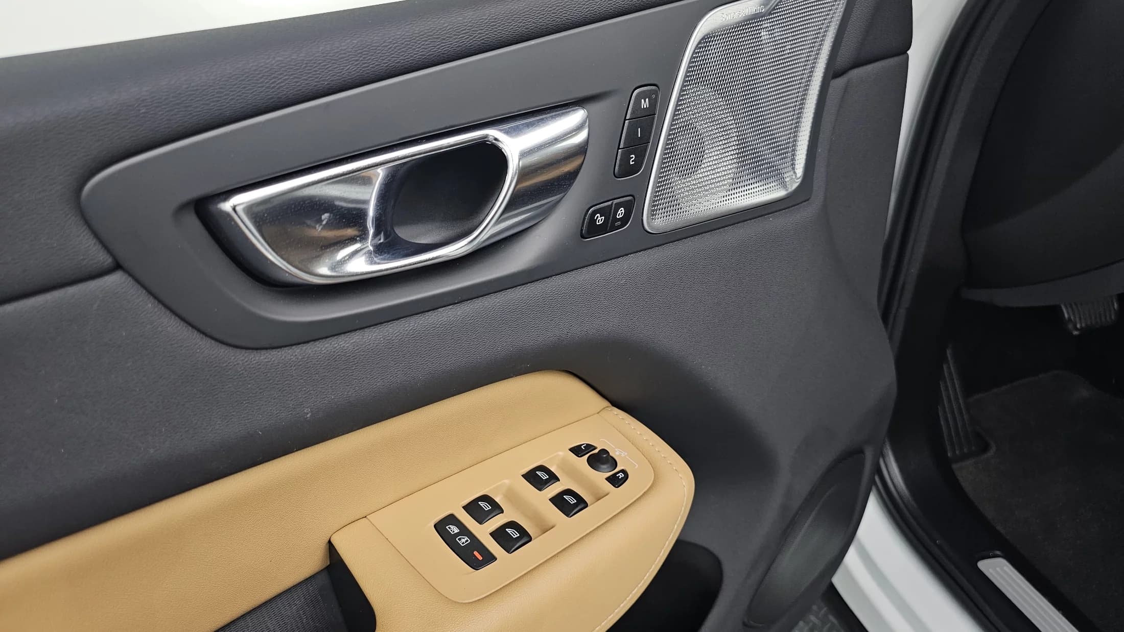Volvo XC60 B5 Ultimate Bright, 2024 г. 29417 км. — фото 17