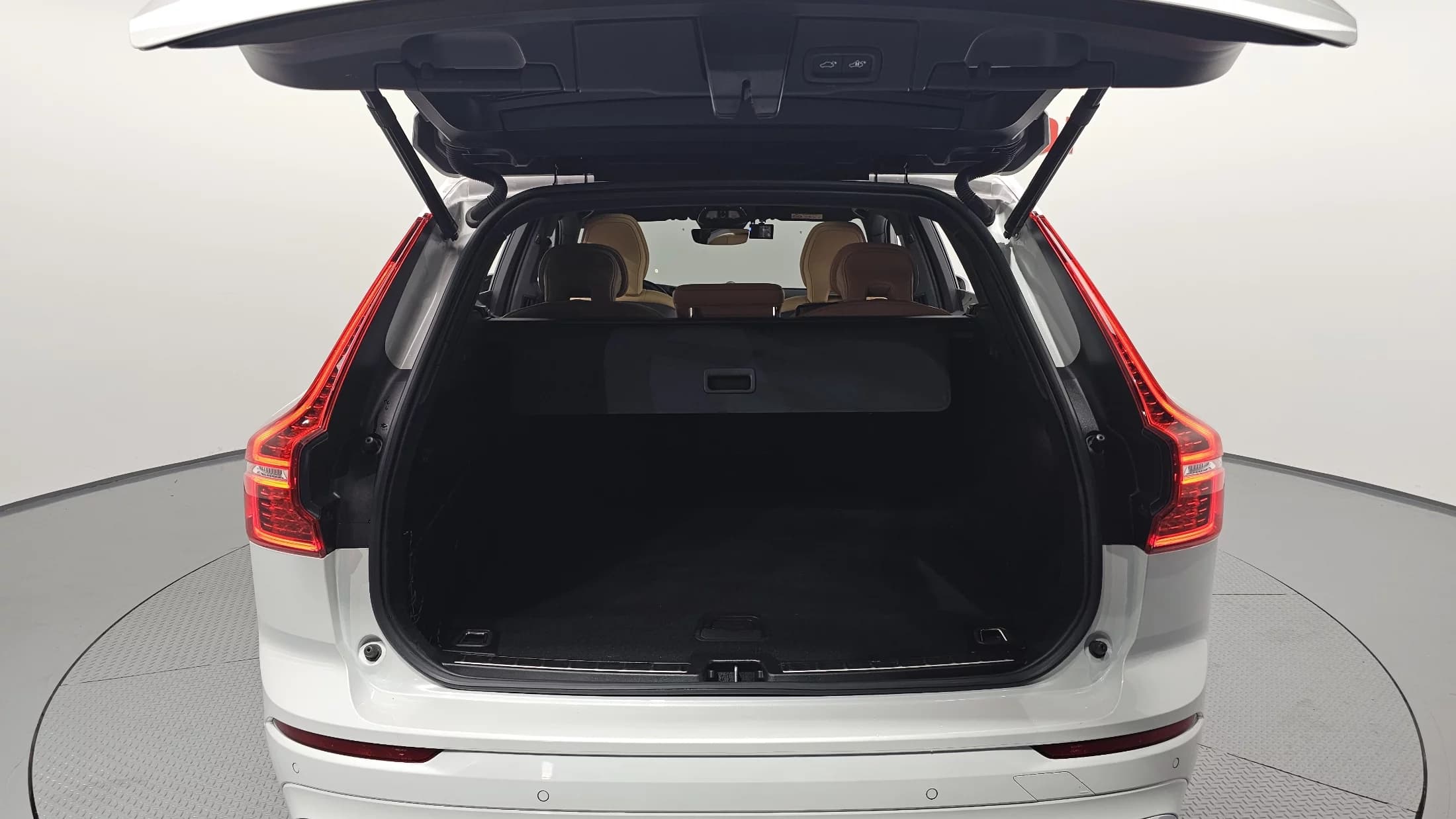Volvo XC60 B5 Ultimate Bright, 2024 г. 29417 км. — фото 20