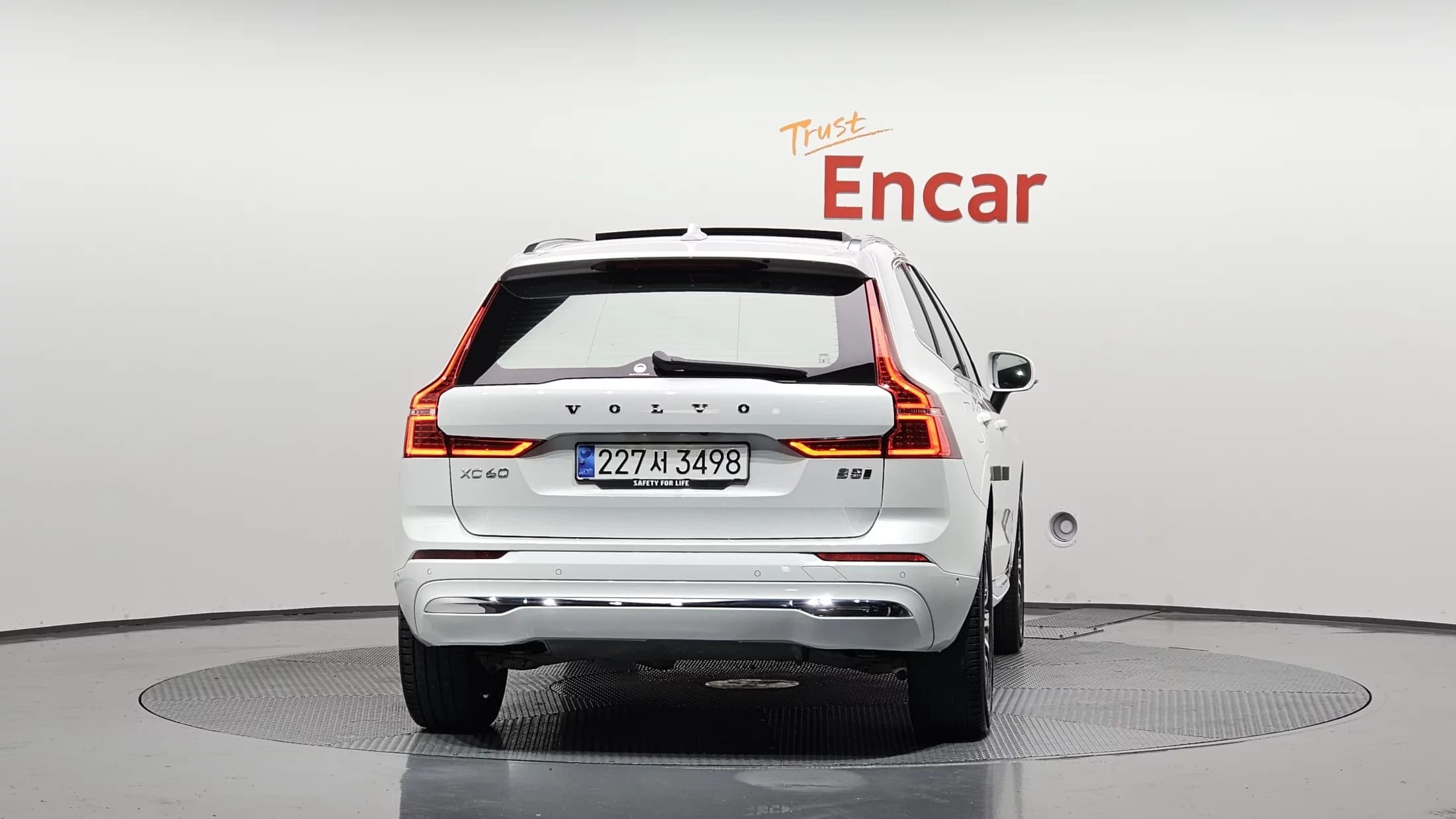 Volvo XC60 B5 Ultimate Bright, 2024 г. 29417 км. — фото 4