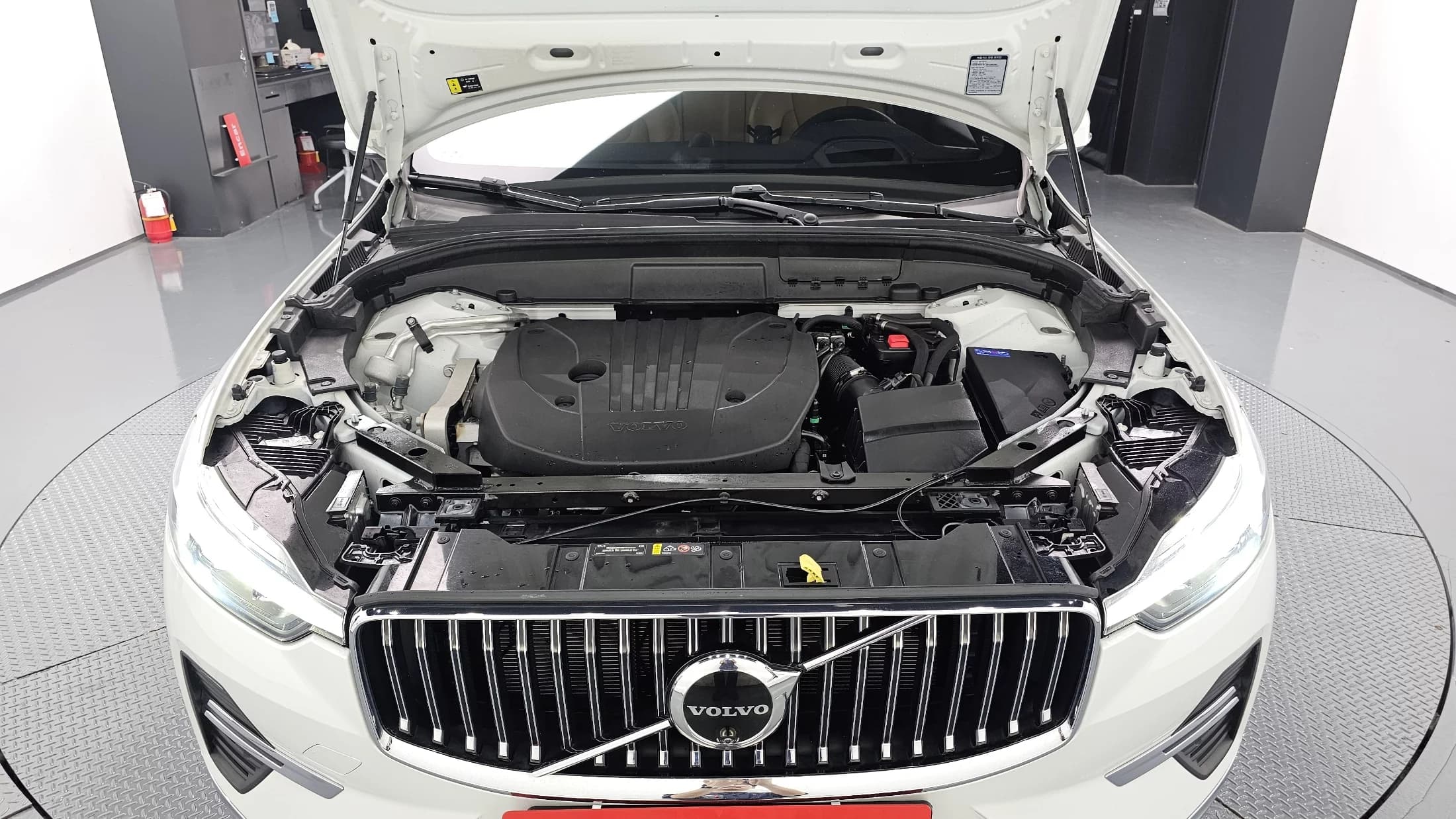 Volvo XC60 B5 Ultimate Bright, 2024 г. 29417 км. — фото 6